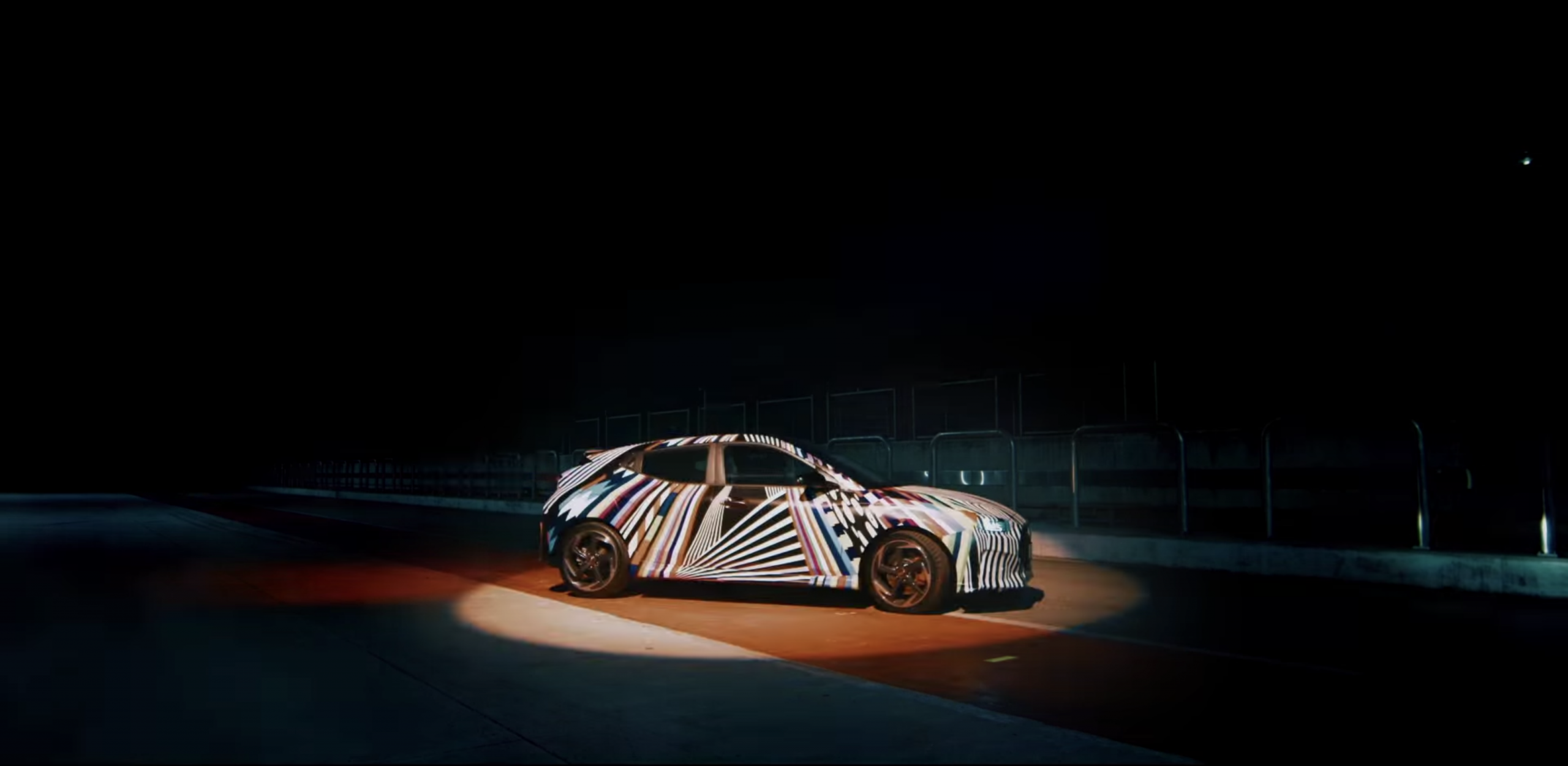 Teaser novo Hyundai Veloster som do motor ronco