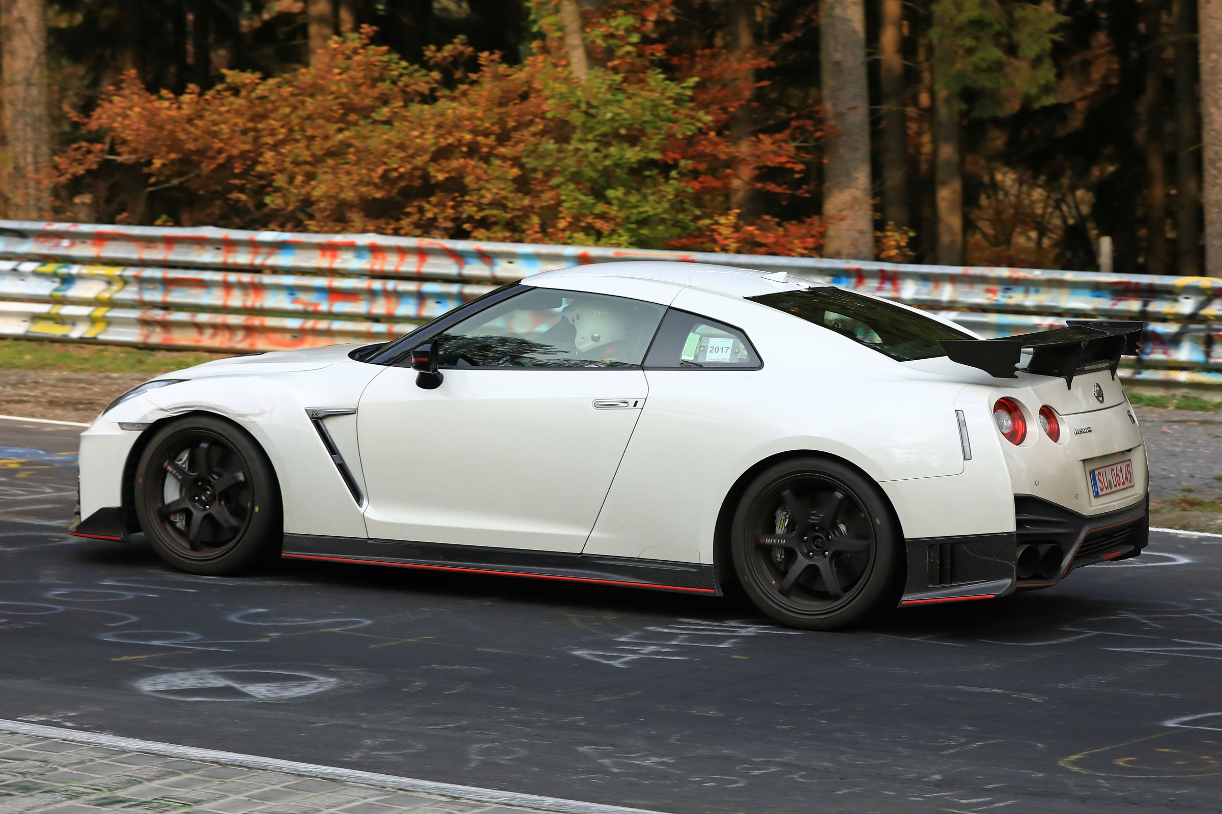 Nissan GT R Nismo flagra segredo