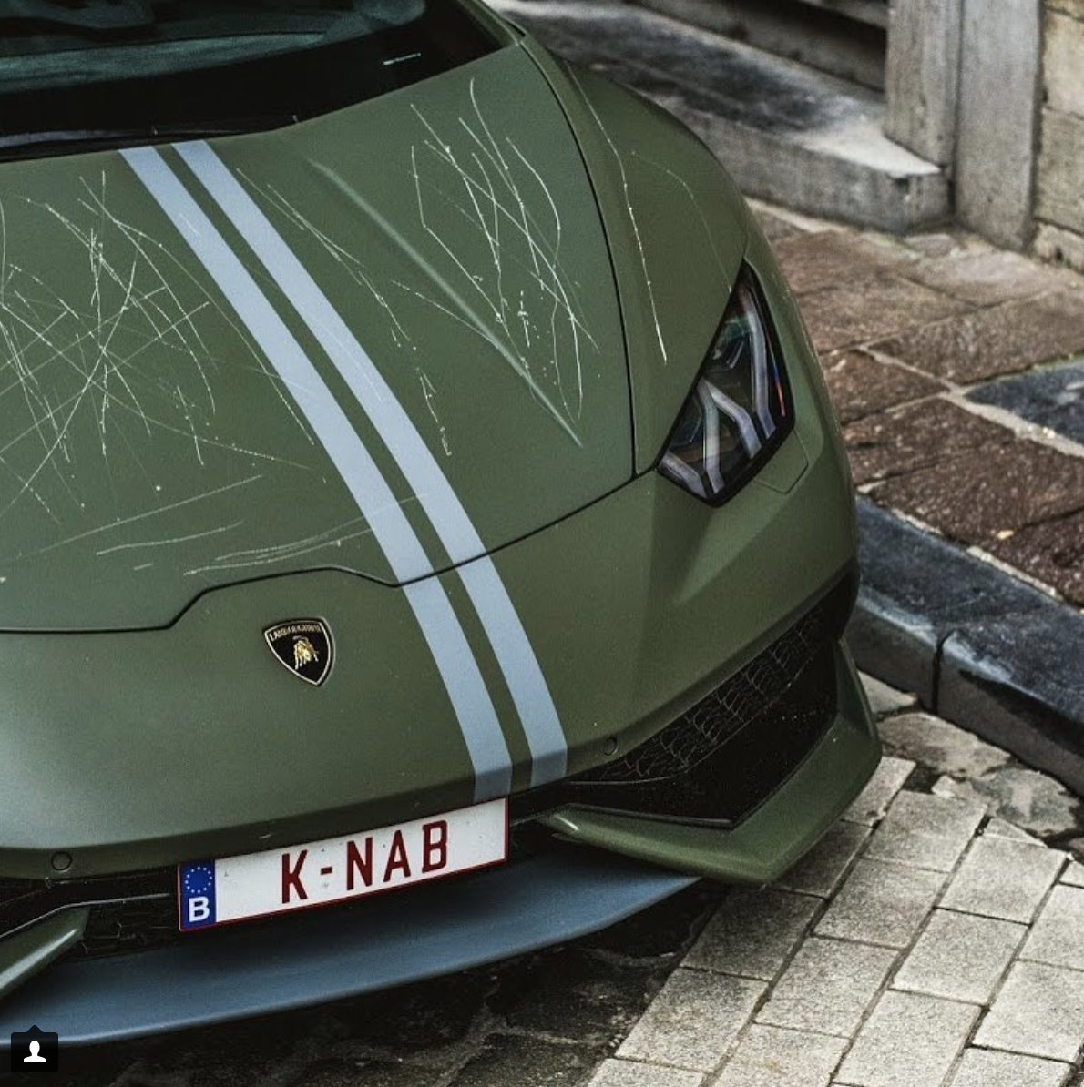 Lamborghini Huracán LP610-4 Avio riscado vandalizado estacionado na rua