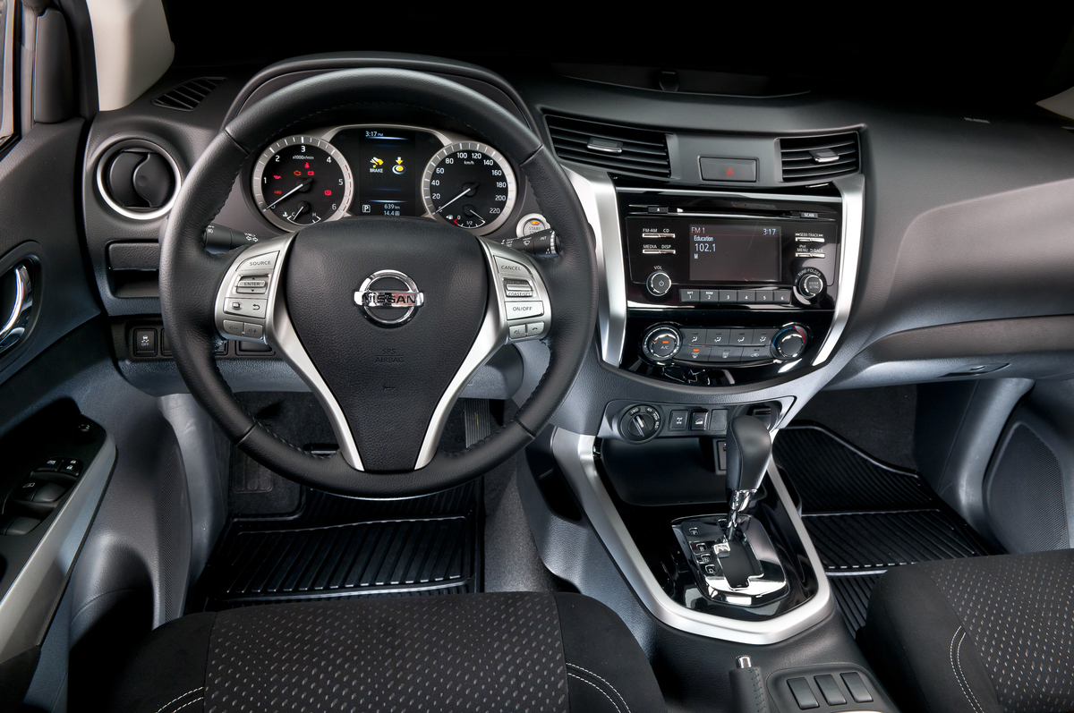 nissan frontier se 2018