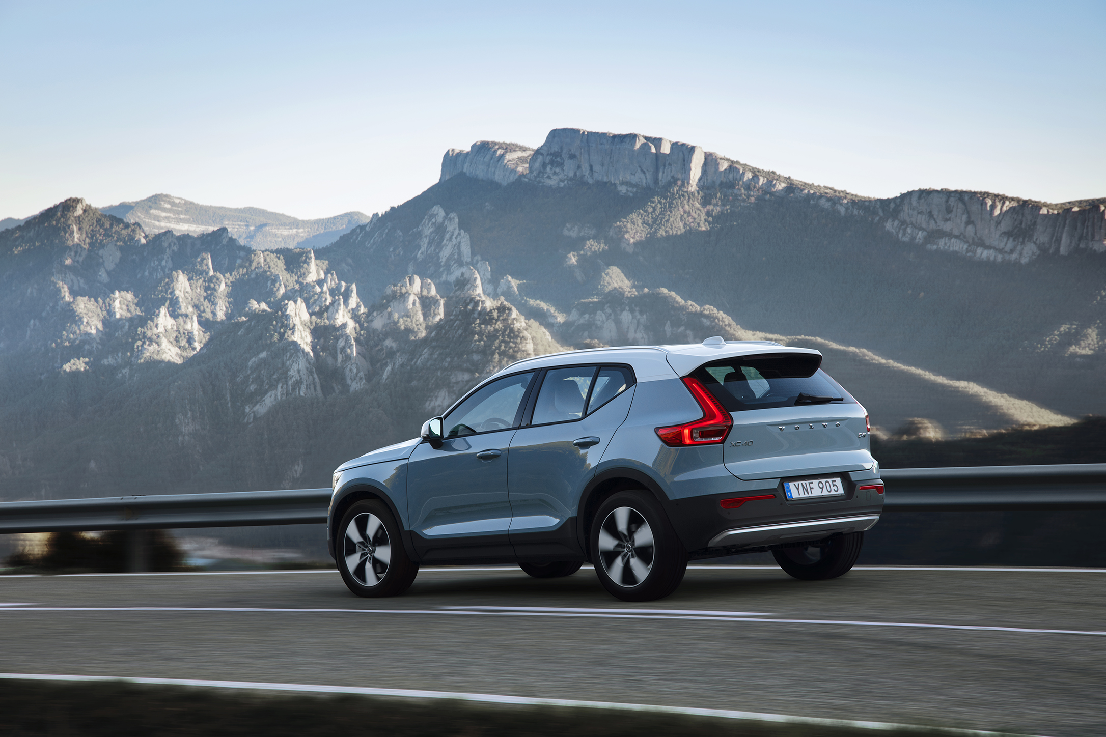  Volvo XC40                