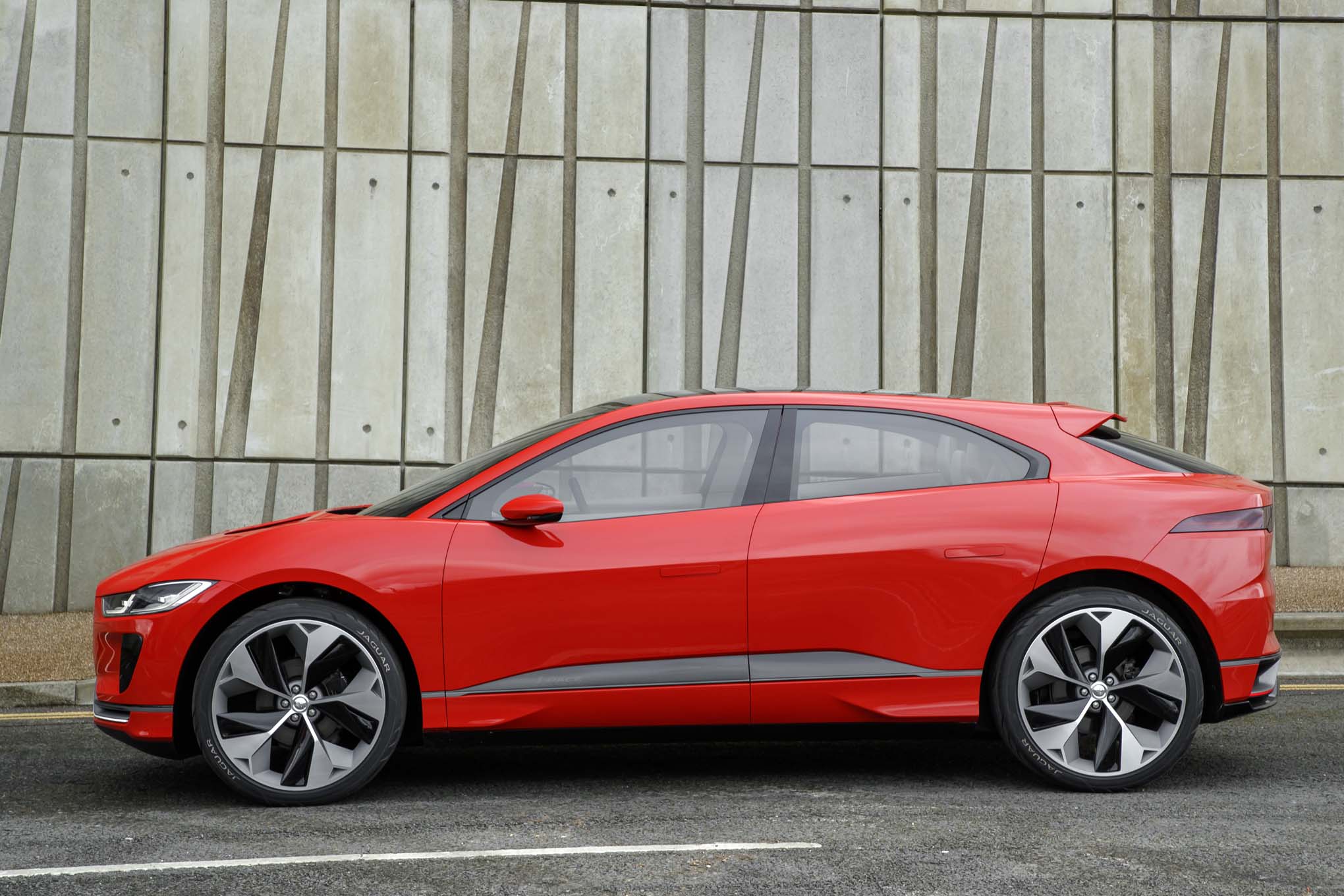 jaguar-i-pace-concept-side-profile-182