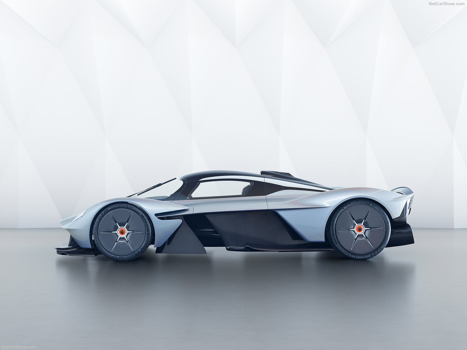 aston martin valkyrie 2018