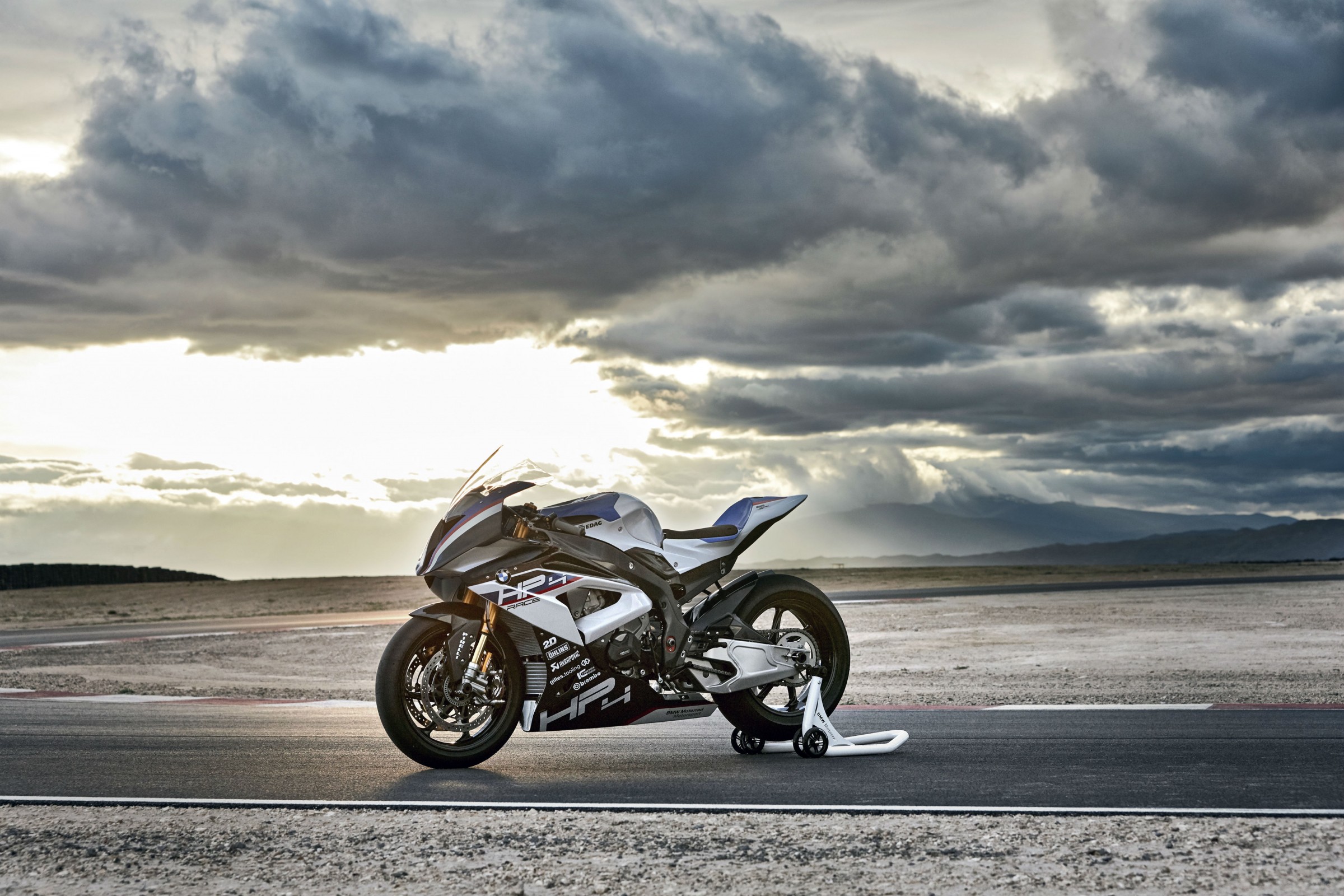  BMW HP4 Race        