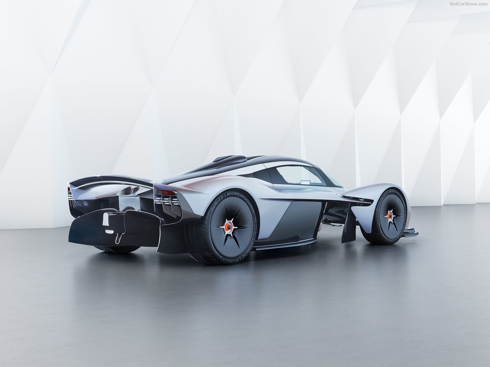 aston martin valkyrie 2018