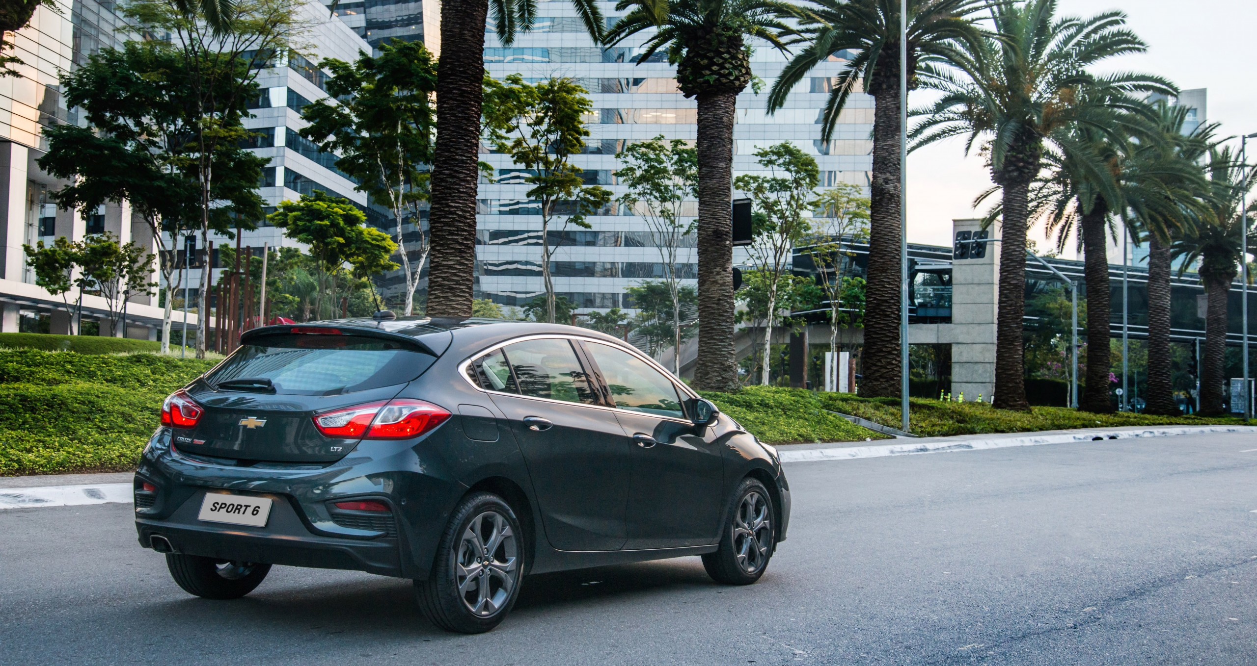 Chevrolet Cruze Sport6 LTZ 2018