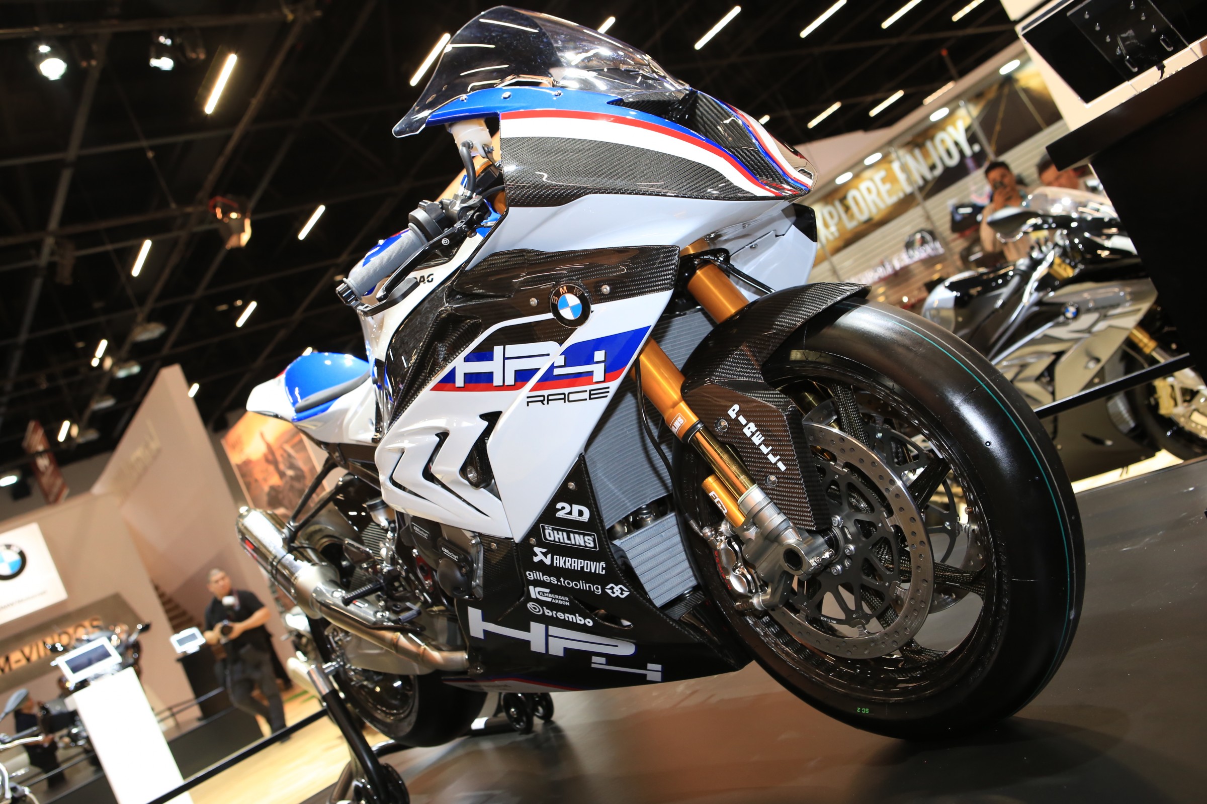 BMW lança moto de corridas HP4 Race por R$ 490 mil