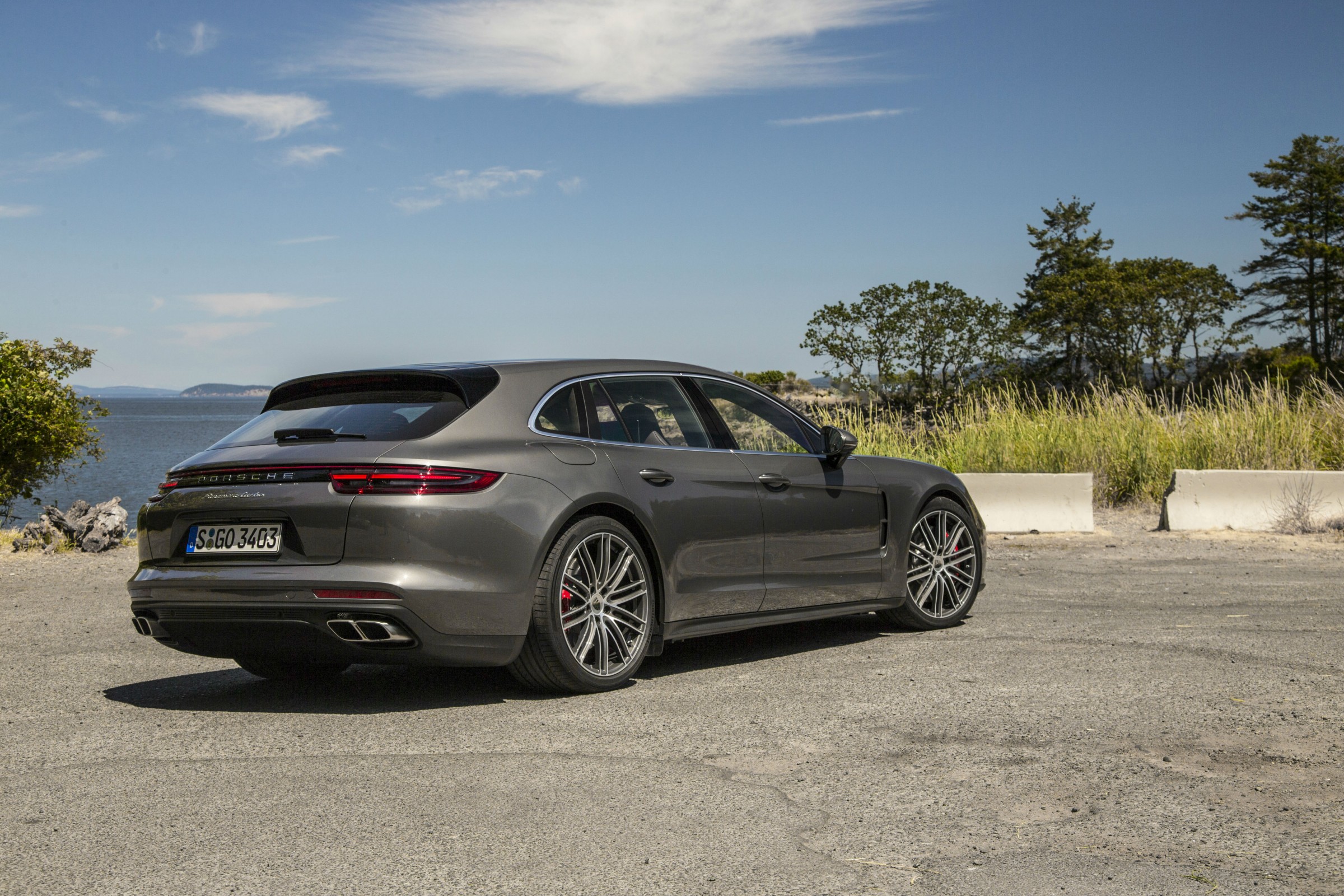  Porsche Panamera Turbo Sport Turismo