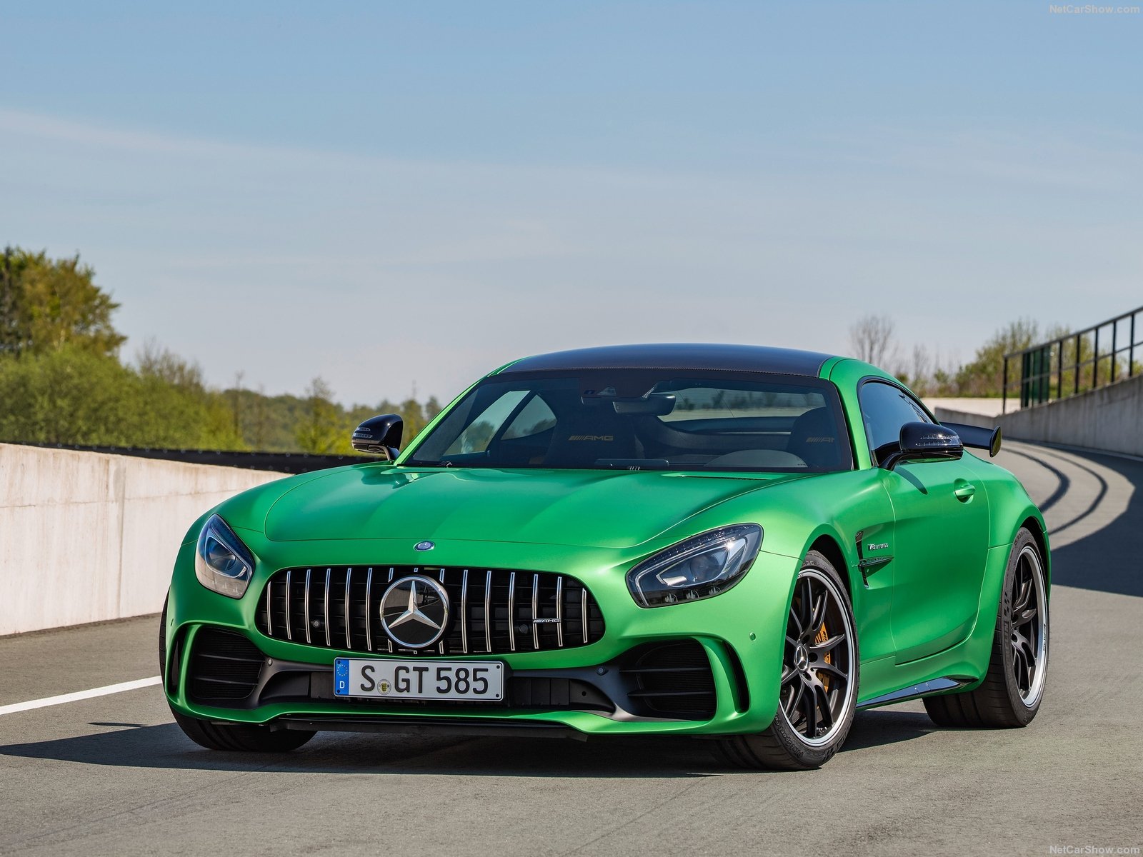 Mercedes-AMG GT R
