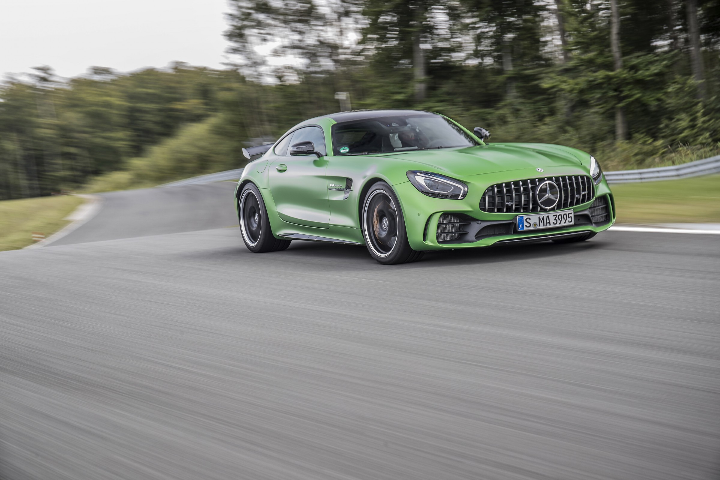  Merecedes-AMG GT R    