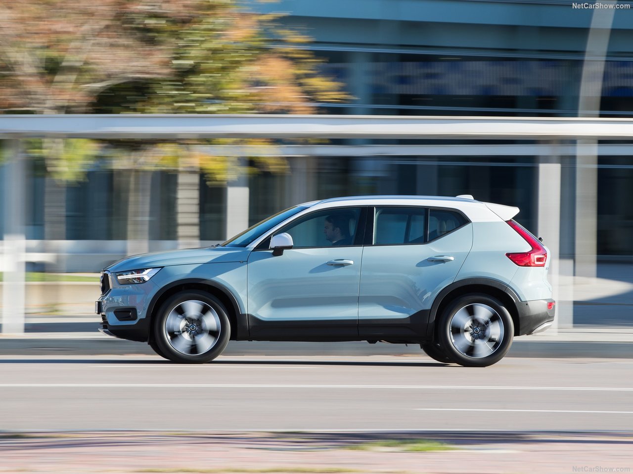  Volvo XC40                