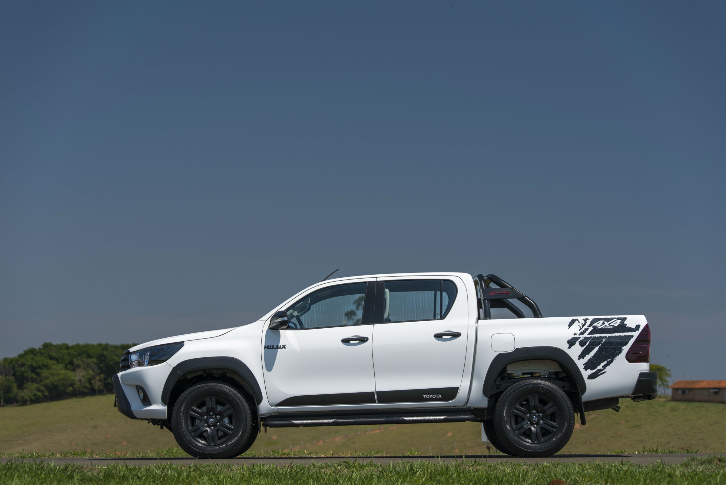  Toyota Hilux Challenge        