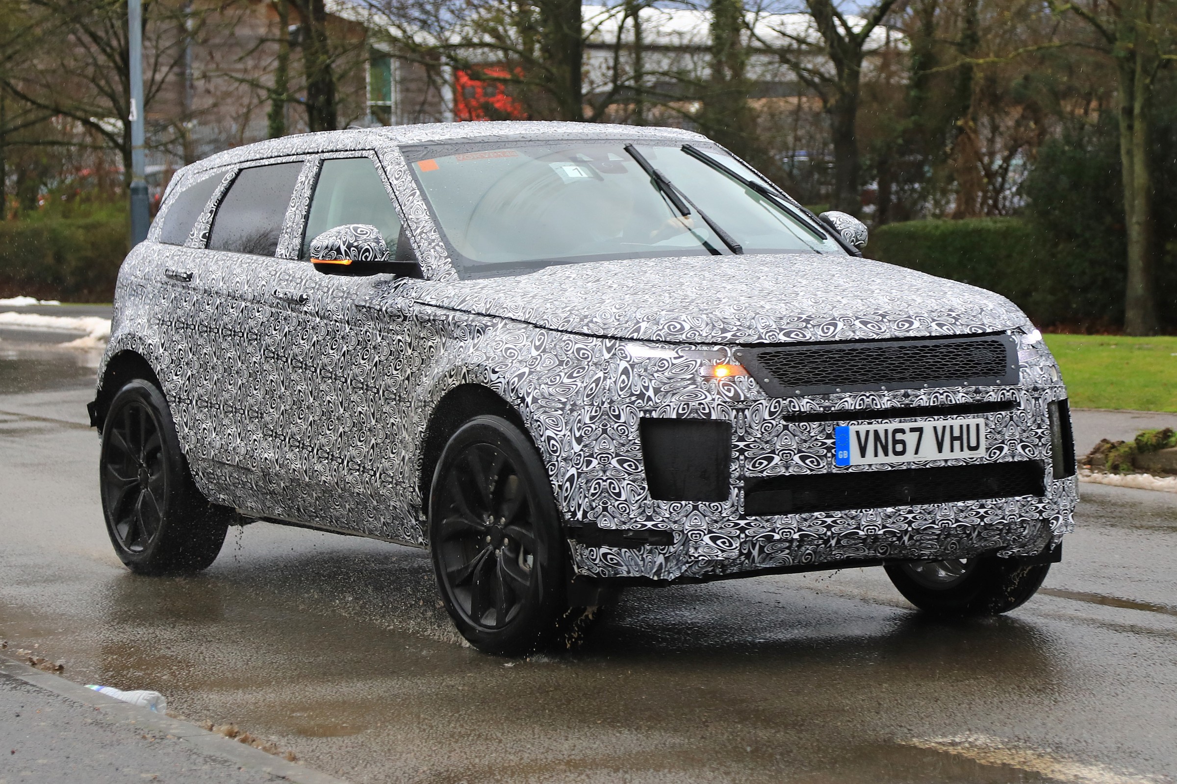 Range Rover Evoque segunda geração protótipo em testes camuflado