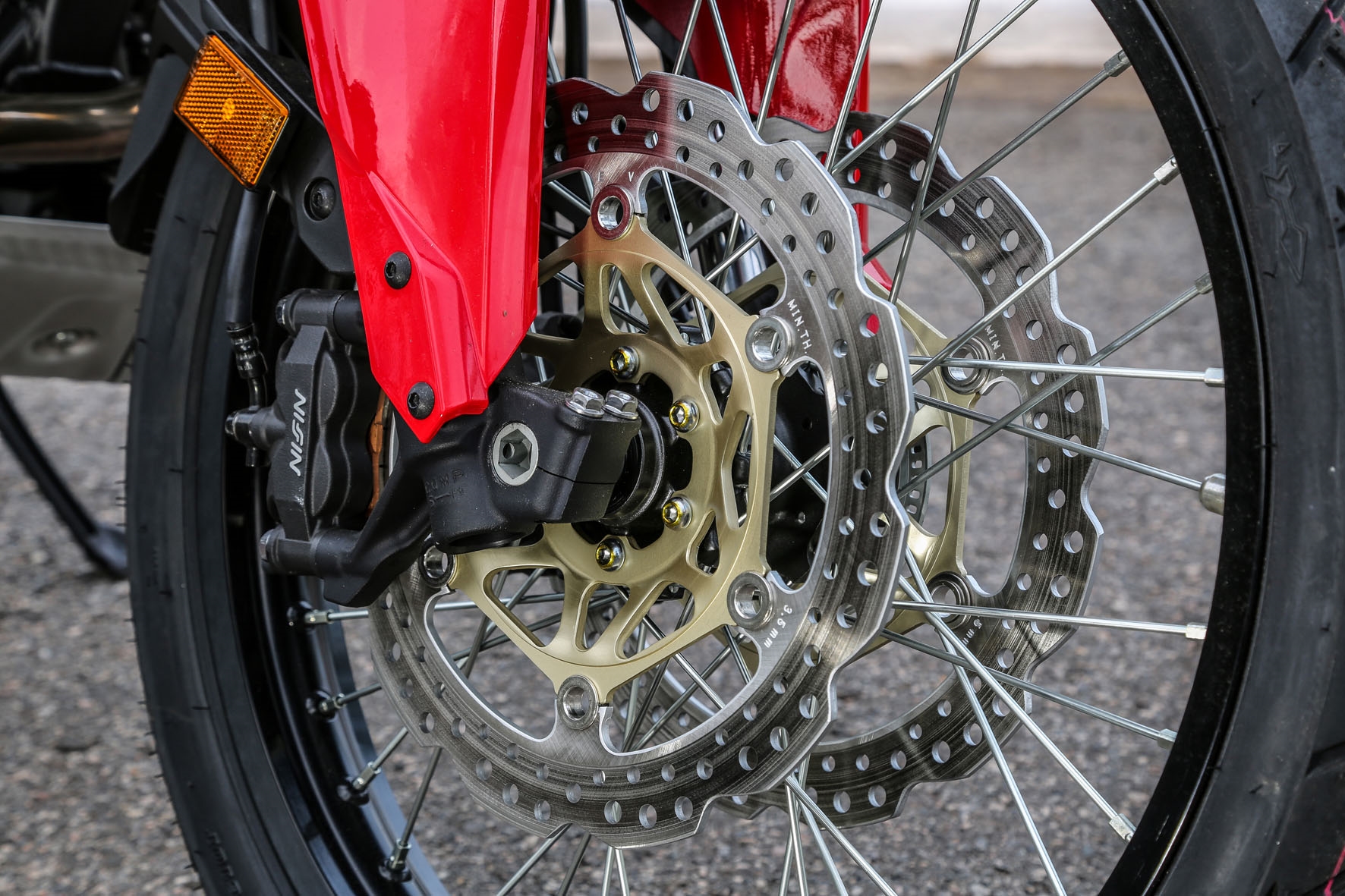  Roda dianteira de 21 polegadas da Africa Twin garante diversão para entusiastas do fora-de-estrada