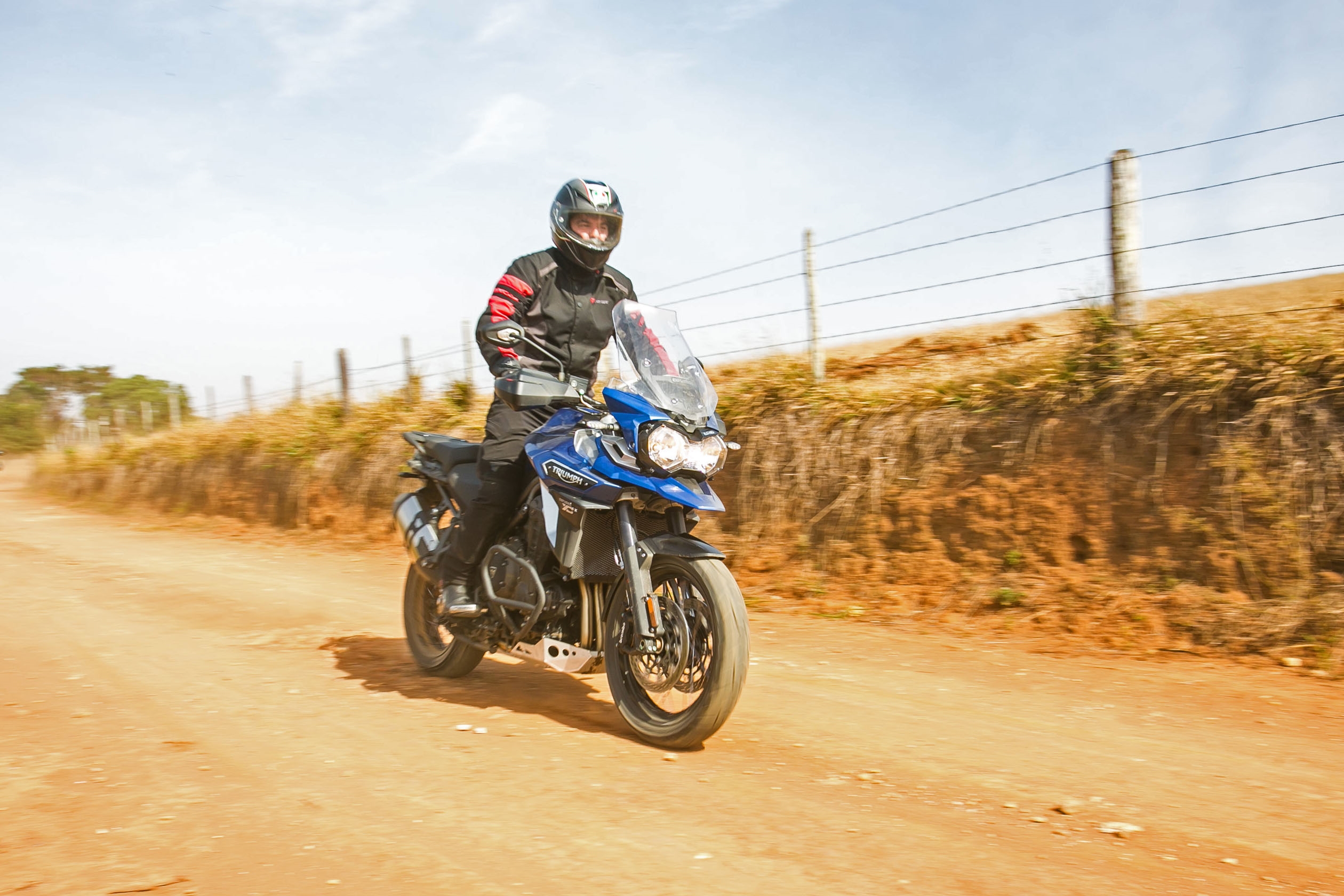  Controle de tração e suspensão ajustáveis eletronicamente são atrativos da Triumph Tiger