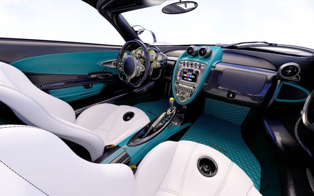  Interior do esportivo mantém as cores inspiradas no carro de Lewis Hamilton