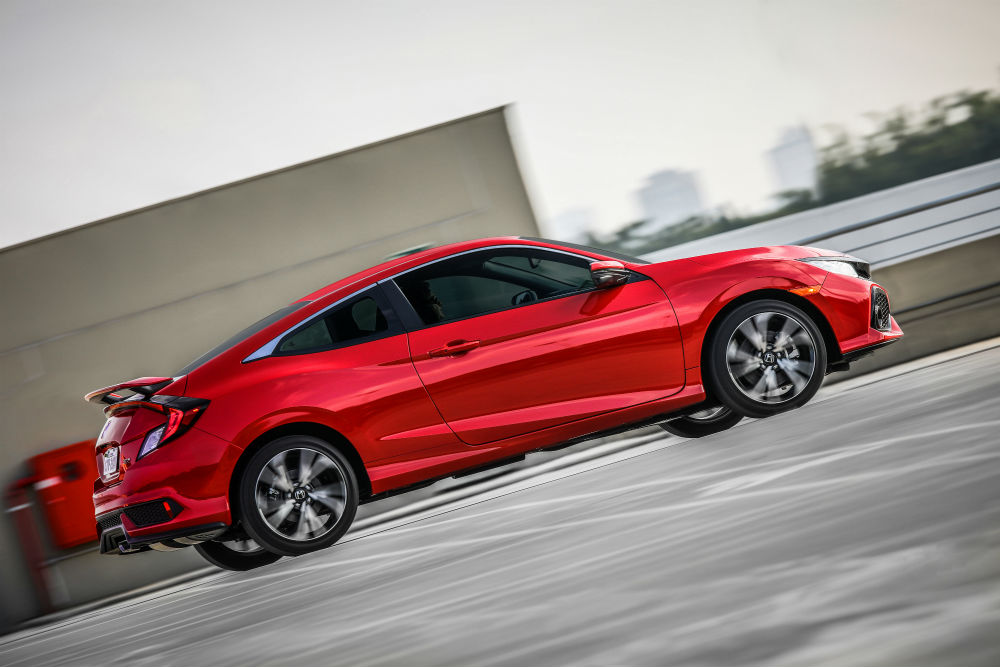  Honda Civic Si 2018 é cupê com traseira volumosa e aerofólio que chama a atenção