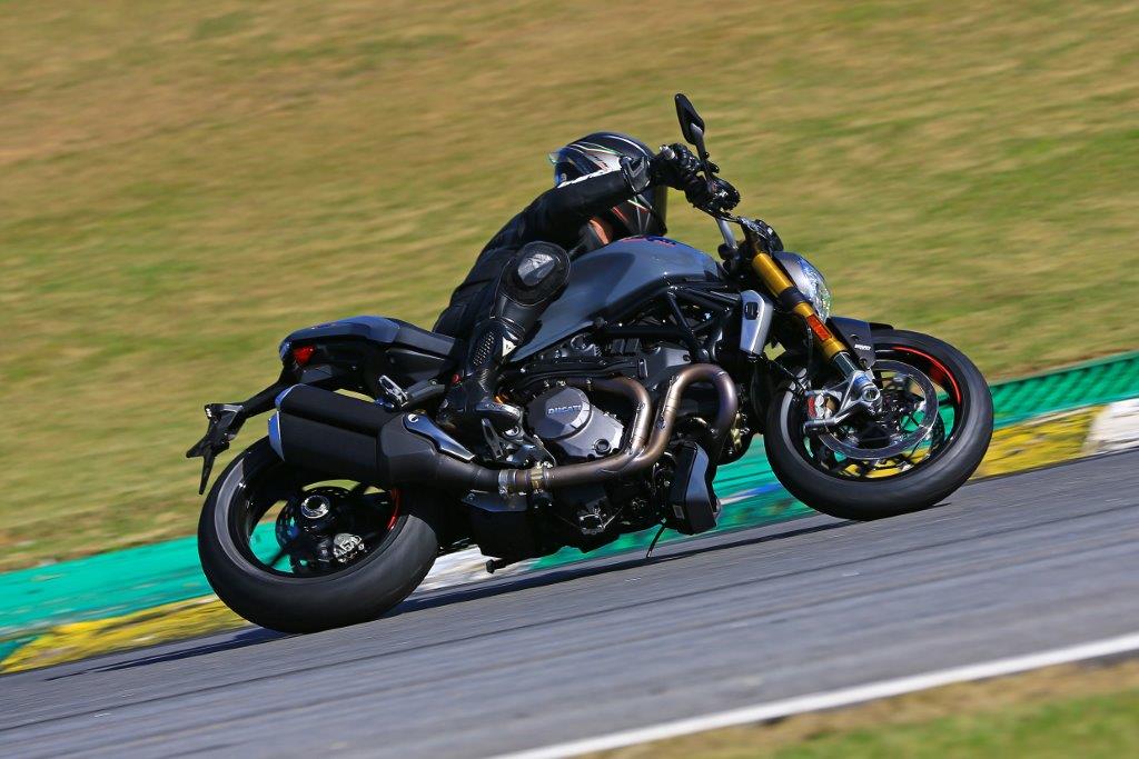  Em 2017, a Ducati acrescentou tecnologia de pista na Monster 1200 S, vendida aqui por R$ 59.900