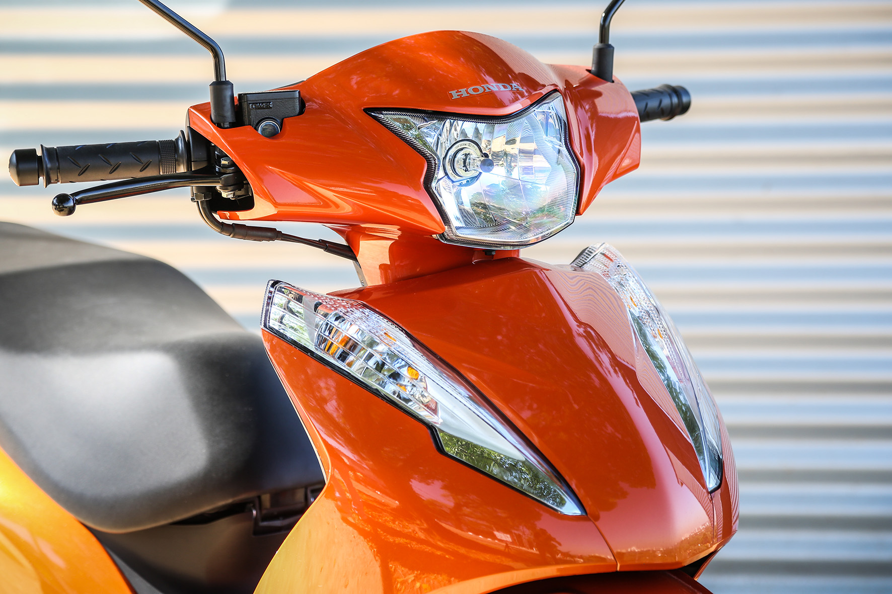  Na dianteira, piscas estão maiores