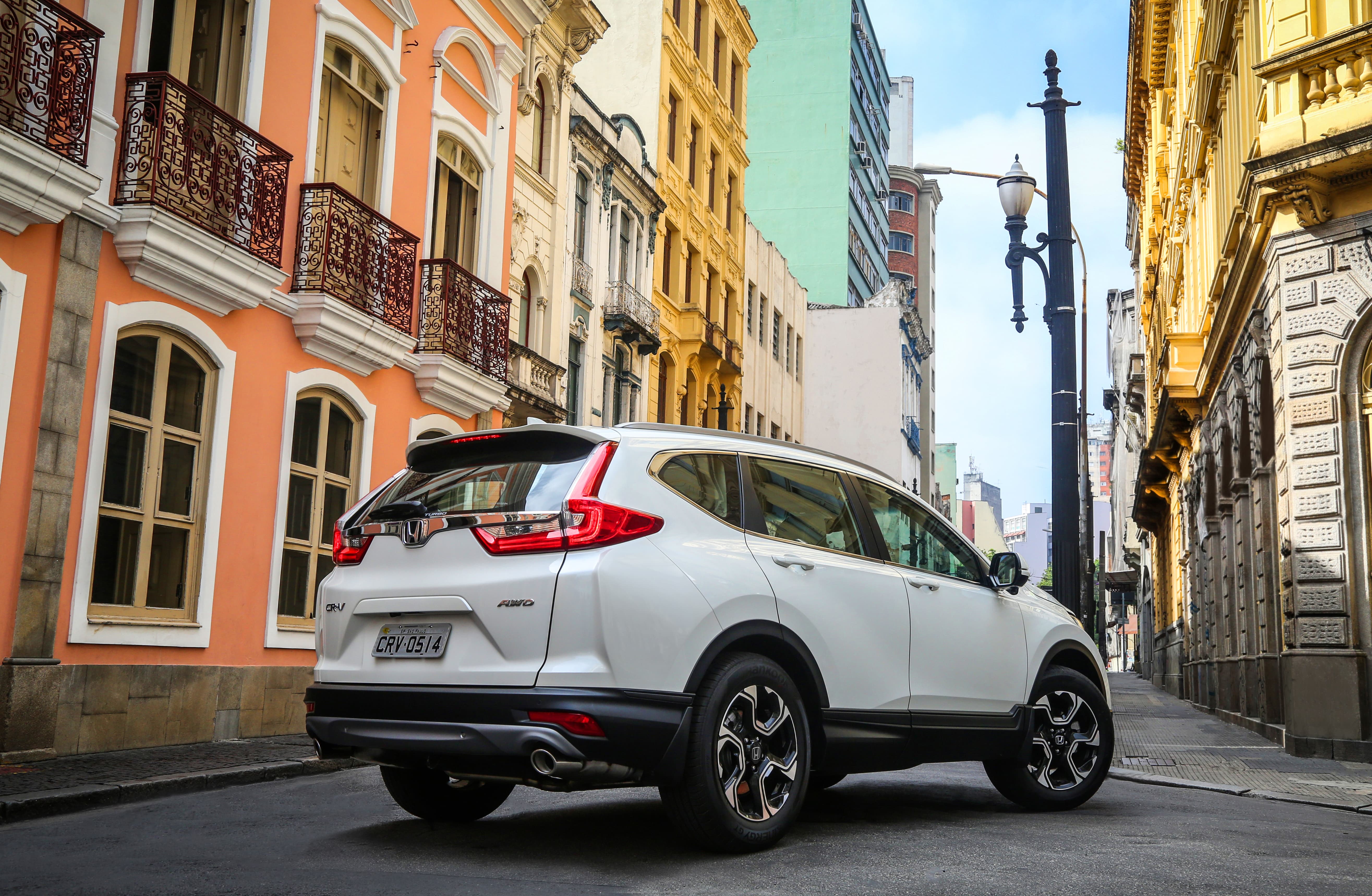  O pneu de um Honda CR-V com rodas aro 17 pode custar de 70% a 110% a mais que o pneu de mesmo diâmetro de um Civic