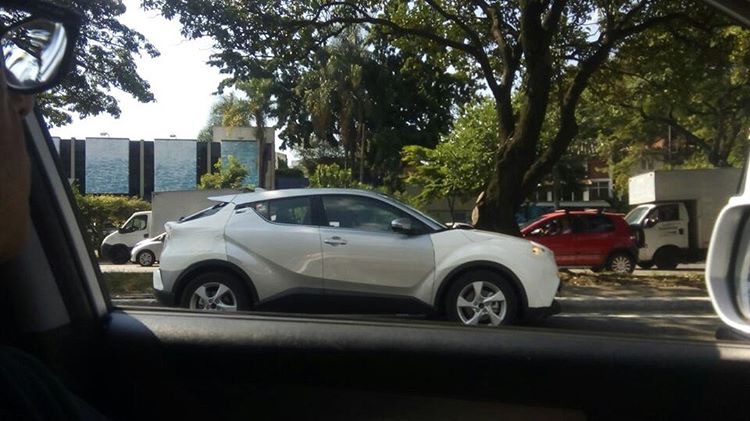 Flagra Toyota C-HR