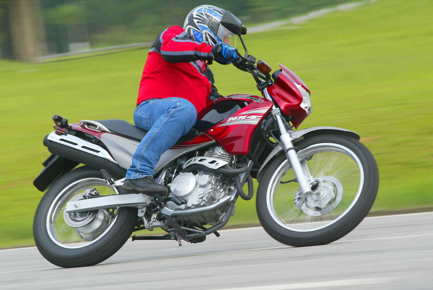  Confortável para as viagens a Falcon exige atenção com o nível do óleo