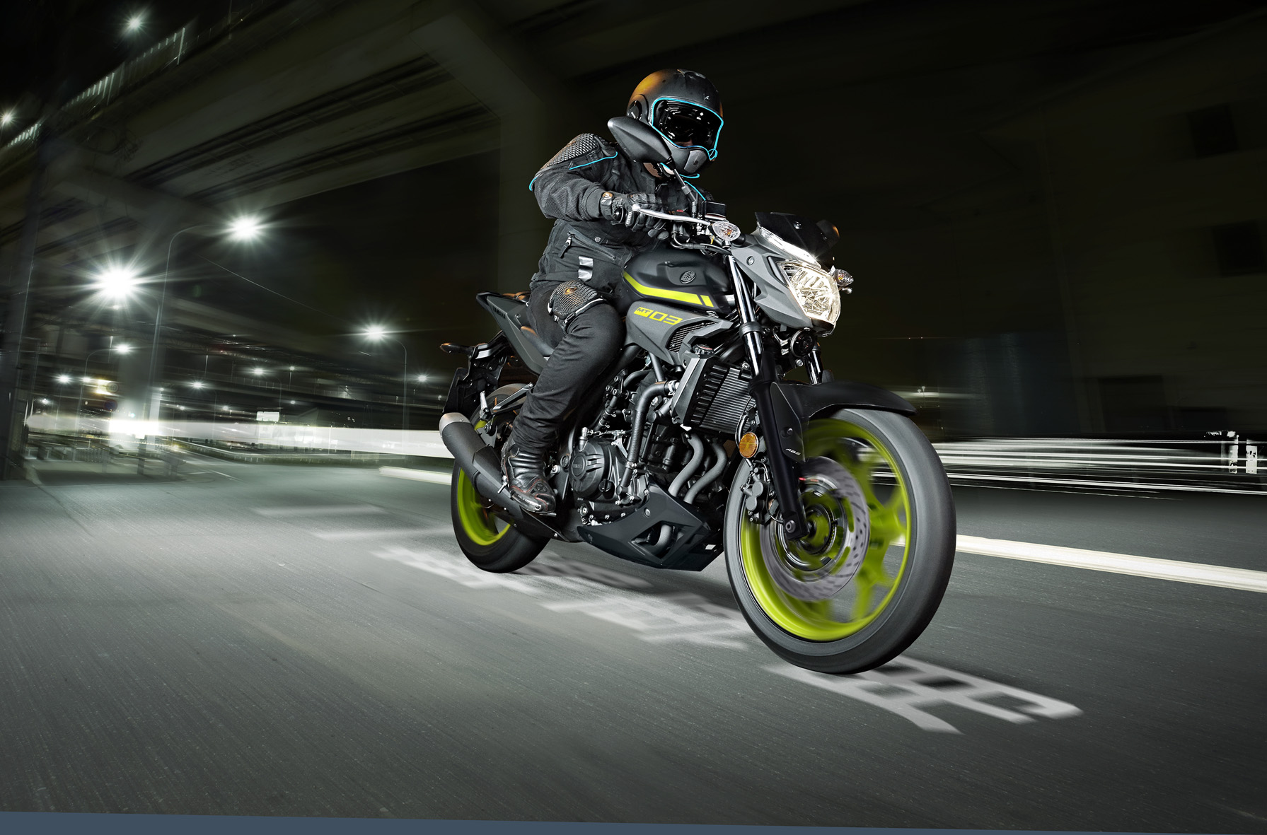  O tanque da Yamaha MT-03 tem capacidade para 14 litros, a moto pesa 169 kg já abastecida