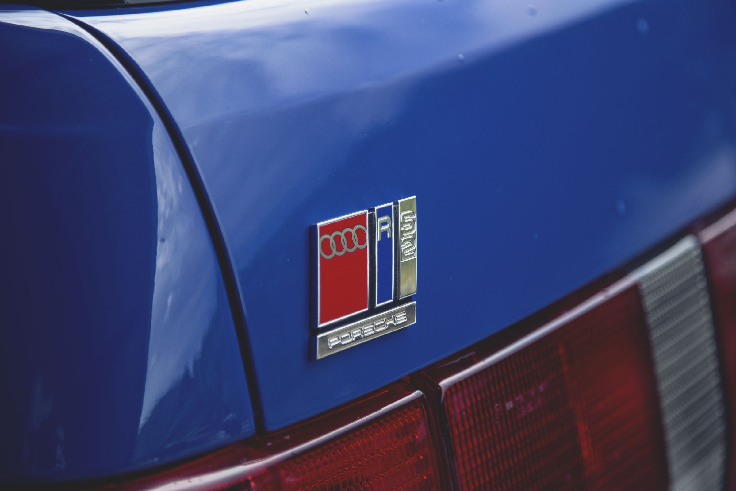  Trata-se do único carro produzido em parceria com a <strong>Porsche</strong>