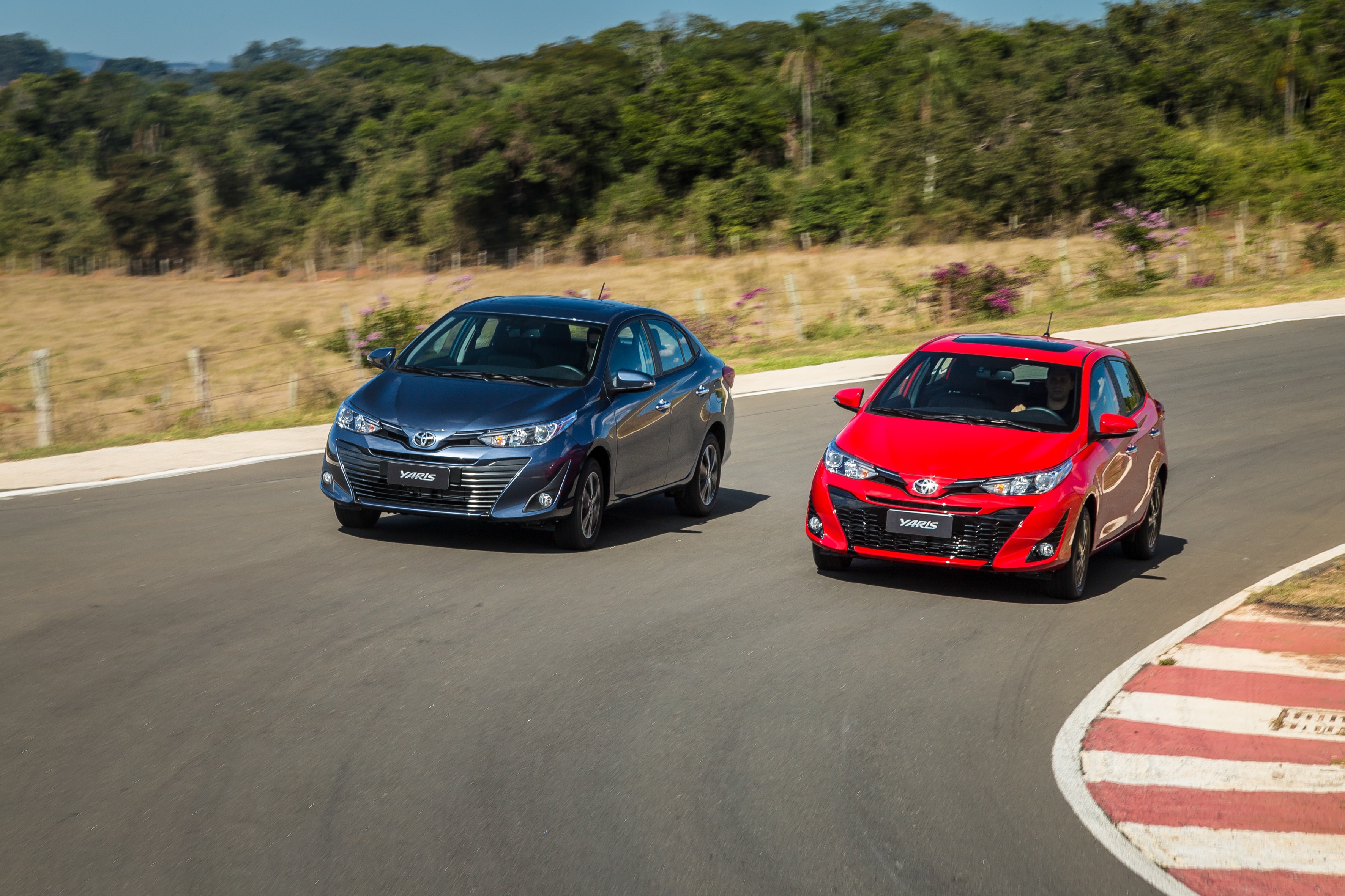  Yaris tem variantes hatch e sedã