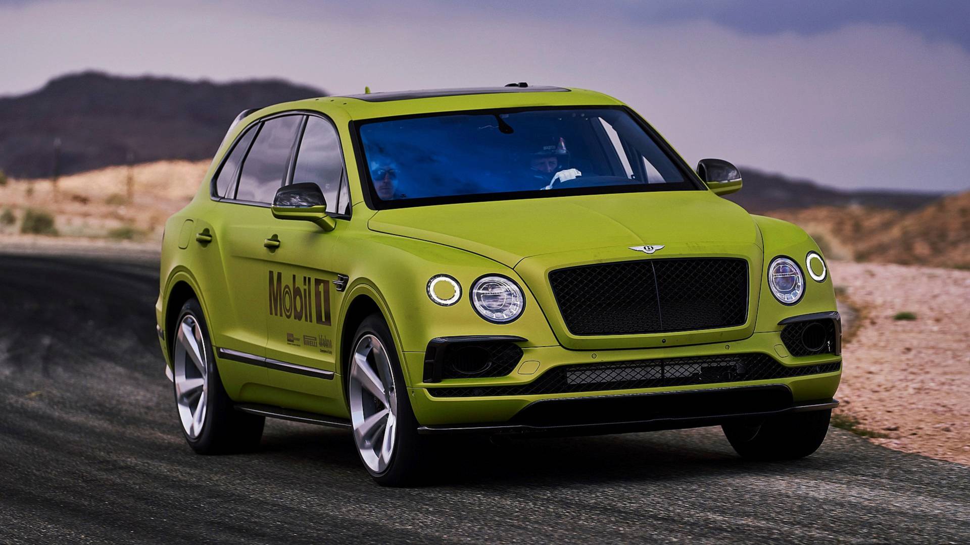 Bentley Bentayga traz kit aerodinâmico de fibra de carbono para Pikes Peak