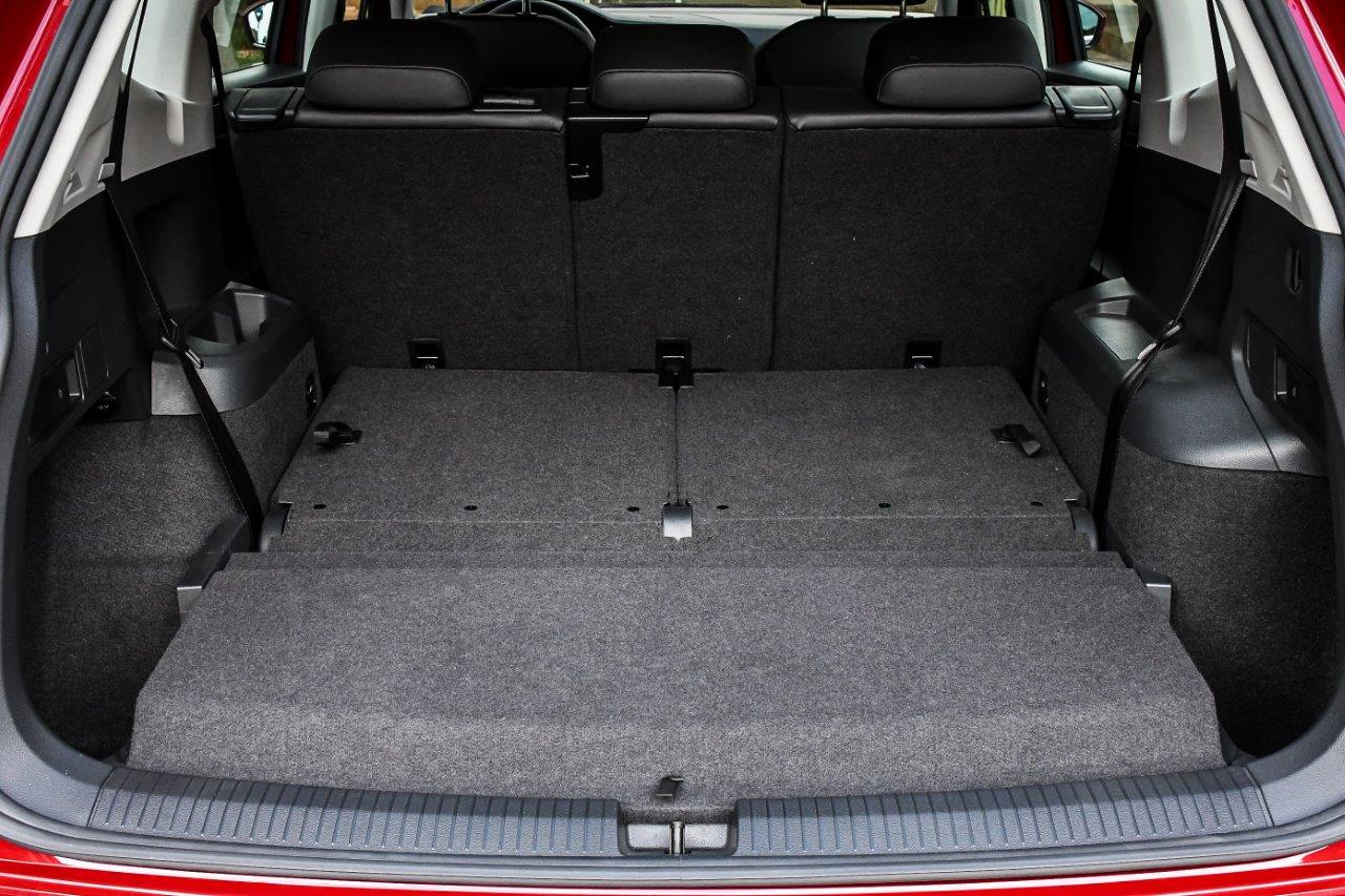  Com a terceira fileira de bancos recolhida, porta-malas tem capacidade para 686 litros