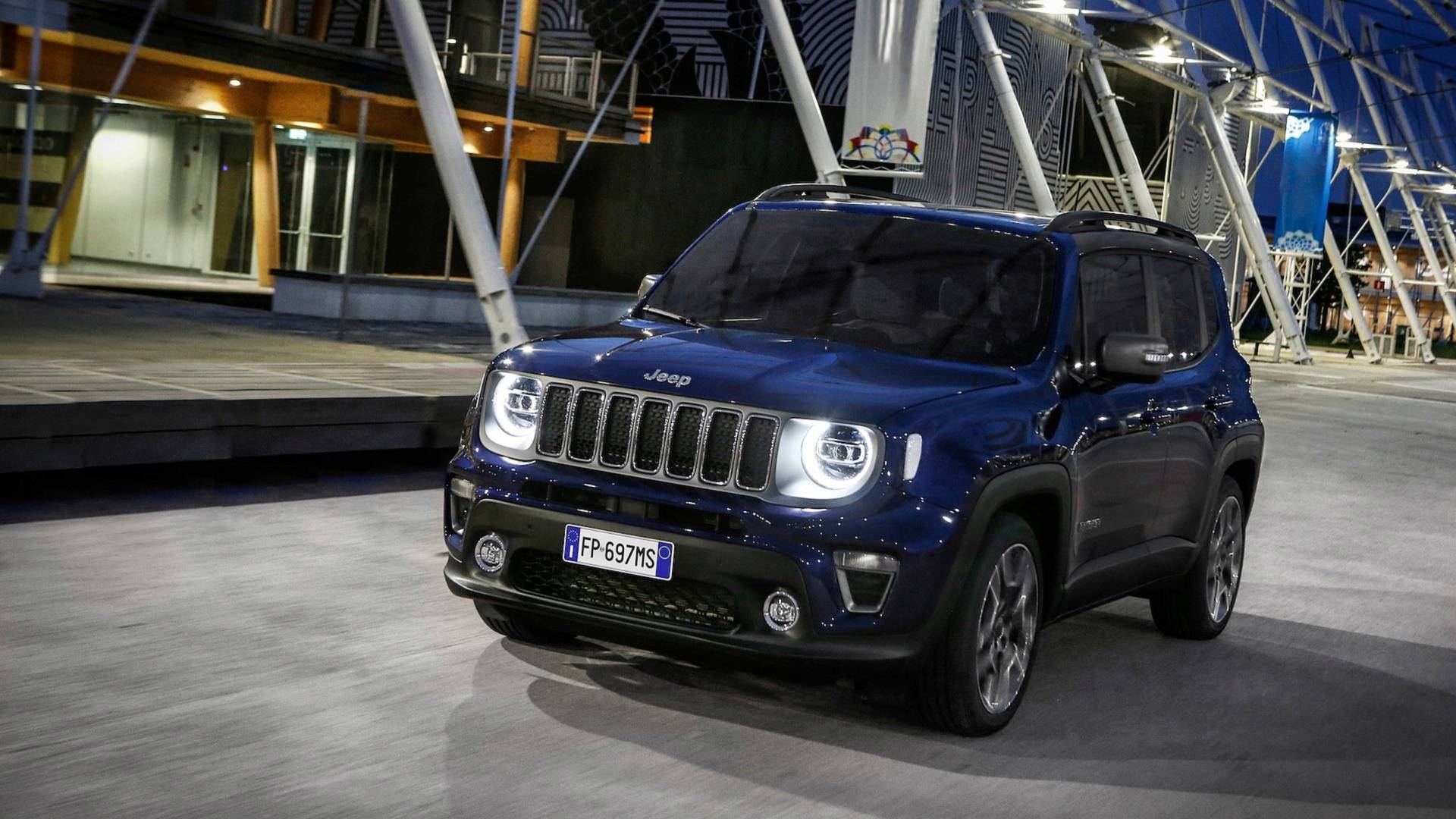Faróis do Jeep Renegade 2019 trazem luzes de condução diurna de LEDs