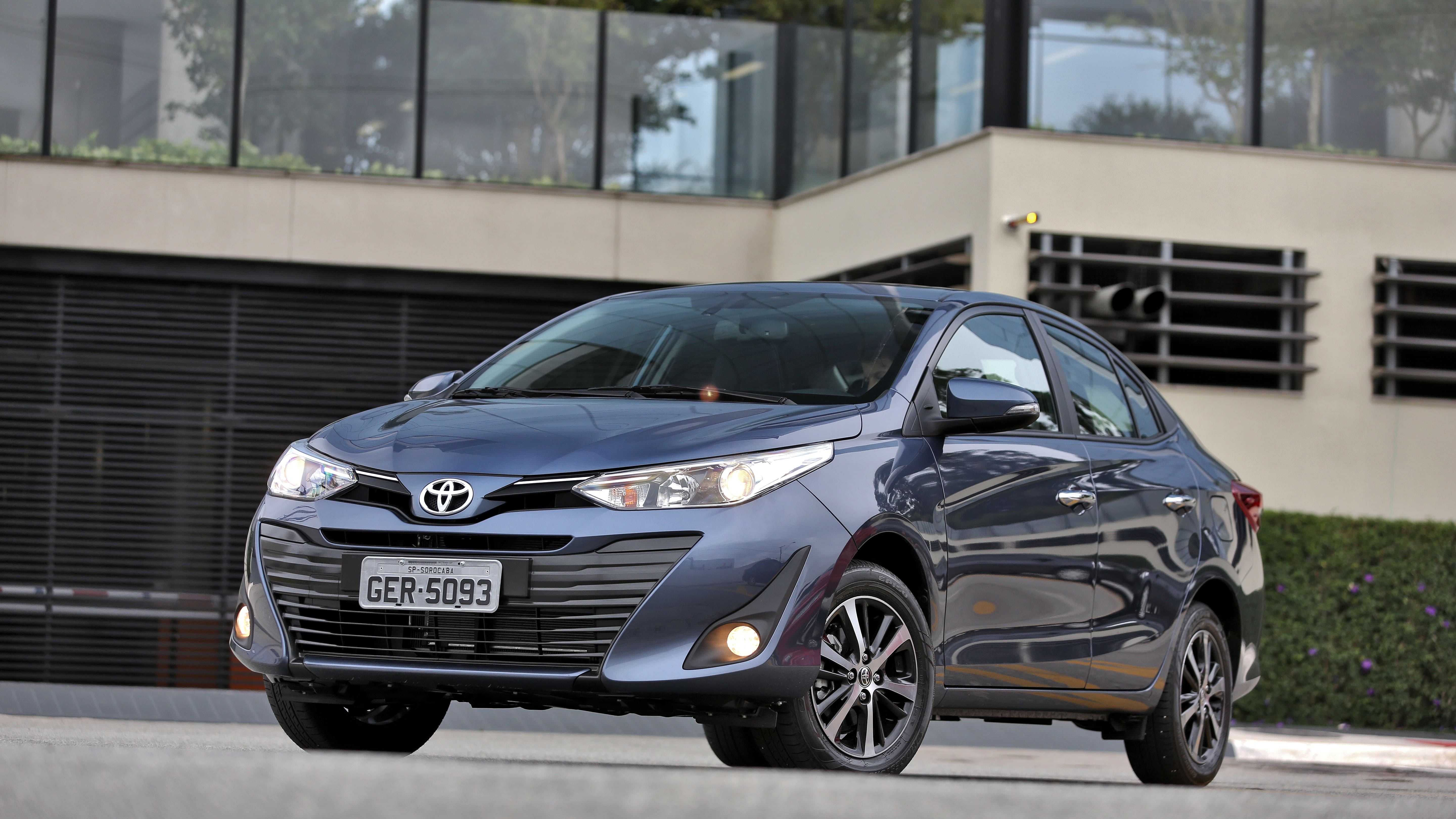 Toyota Yaris Sedan XLS CVT