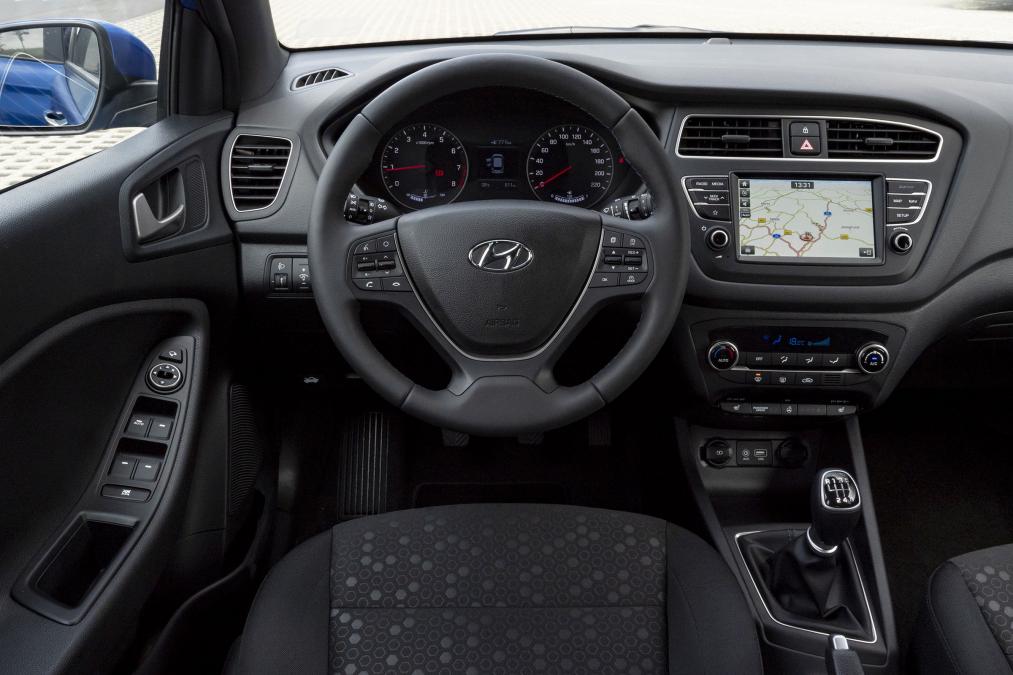 Interior do Hyundai i20 2019 é mais refinado e equipado na comparação com o 'nosso' HB20
