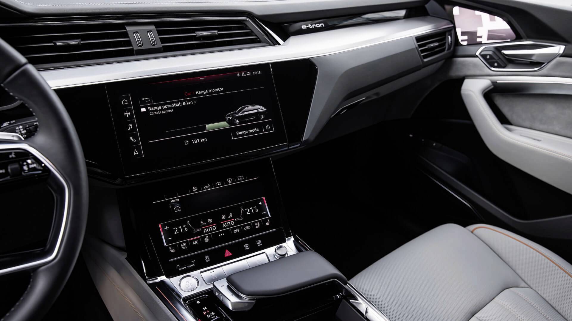  Console central do Audi e-tron é dividido em duas telas de alta resolução