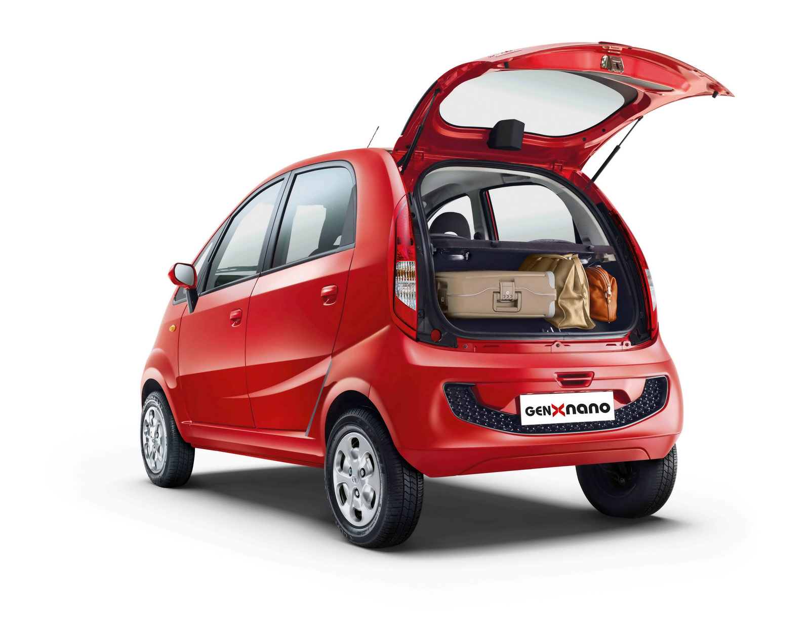 Tata Nano trazia motor de 600 cm3 instalado na traseira, com 35 cv de potência