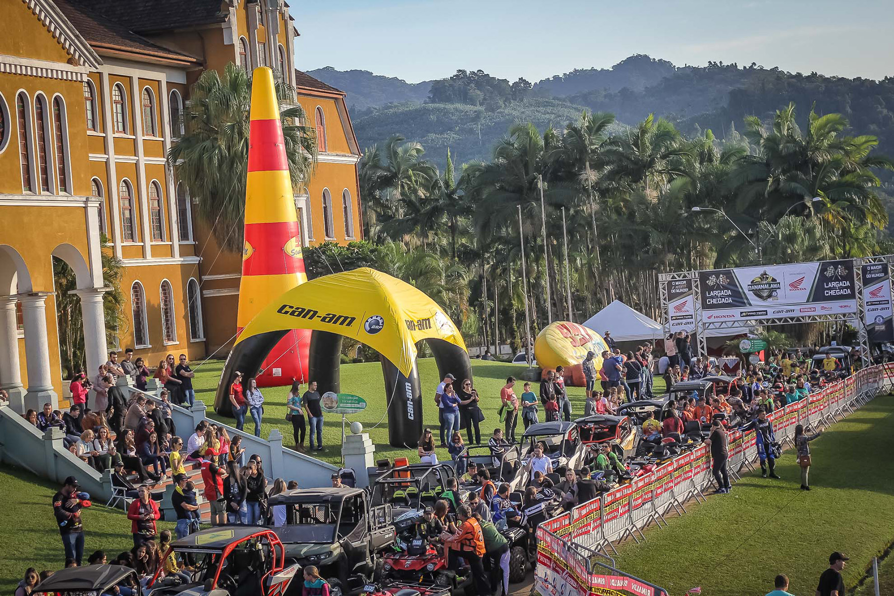  Largada dos quadriciclos e UTVs no Seminário de Corupá, local do Bananalama 2018