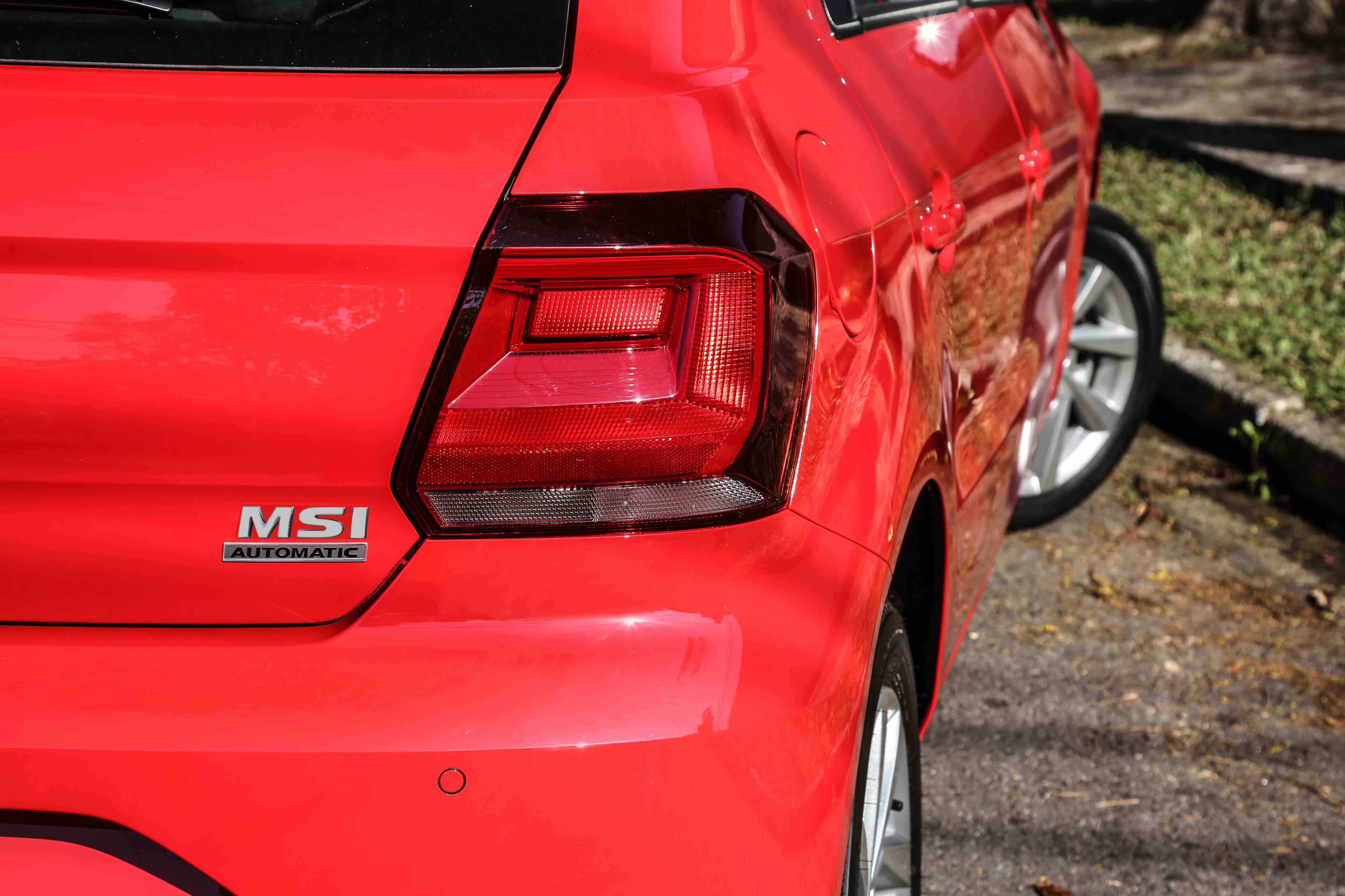Emblema na traseira de VW Gol e Voyage automáticos informa que eles trocam marchas sozinhos