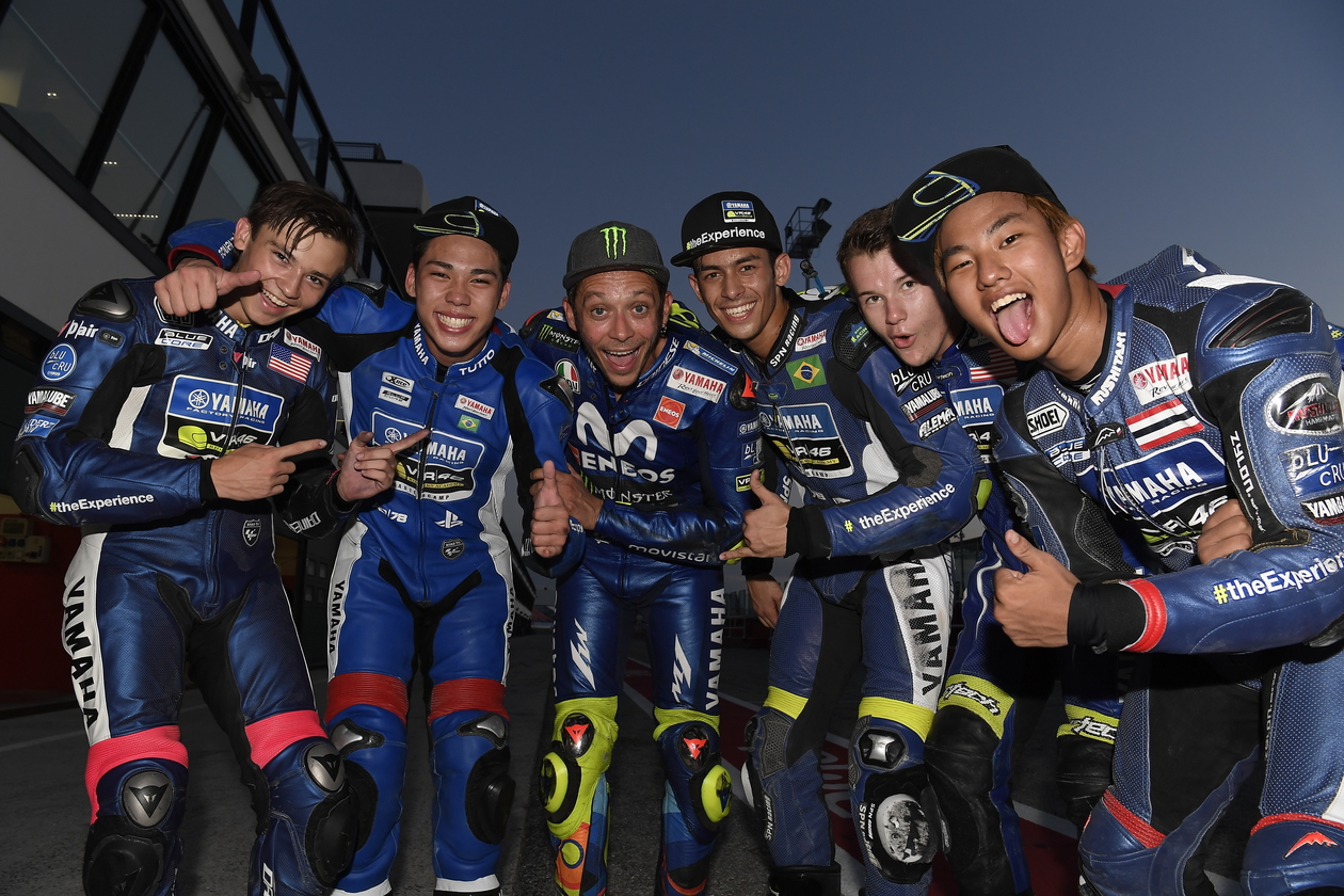  Os brasileiros Eliton Kawakami e Bruno César Borges participaram de um treinamento intensivo no VR46 Master Camp