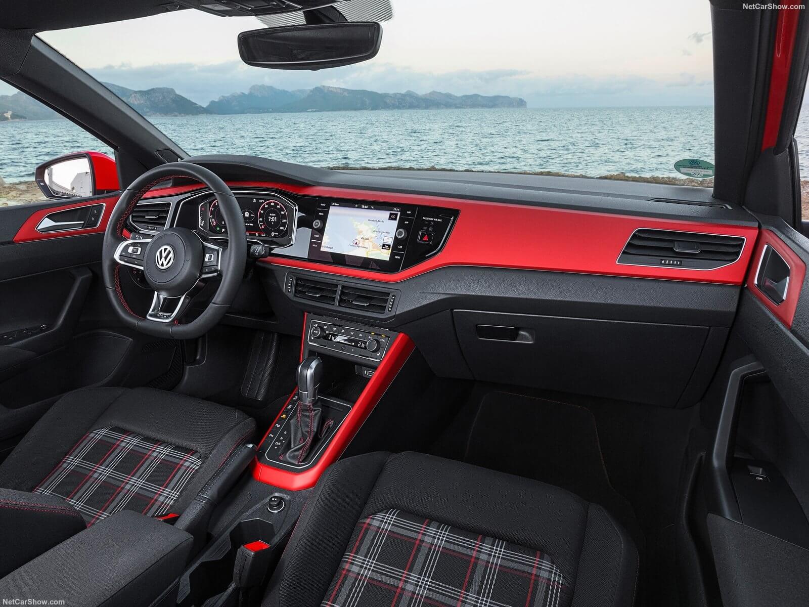  Interior do Volkswagen Polo GTI 2018 chama atenção pelo painel de instrumentos 100% configurável