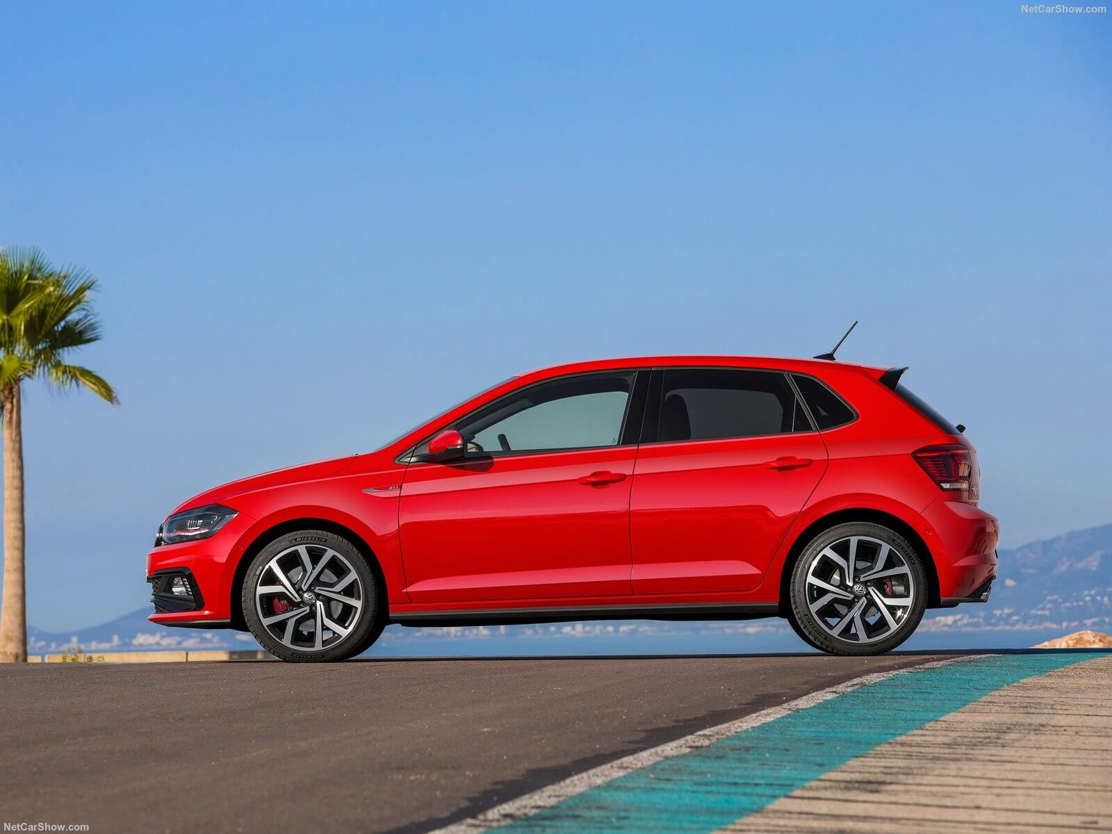  Rodas de liga leve de 18 polegadas são opcionais