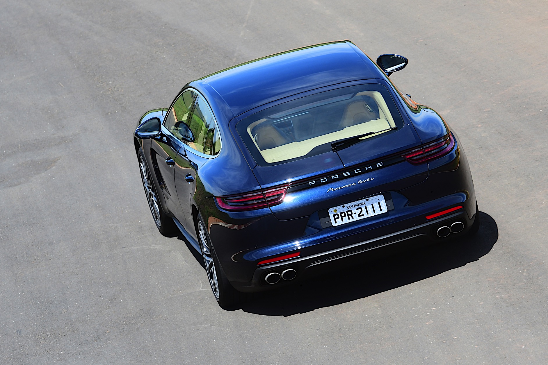  Panamera é esportivo em forma de carro de passeio