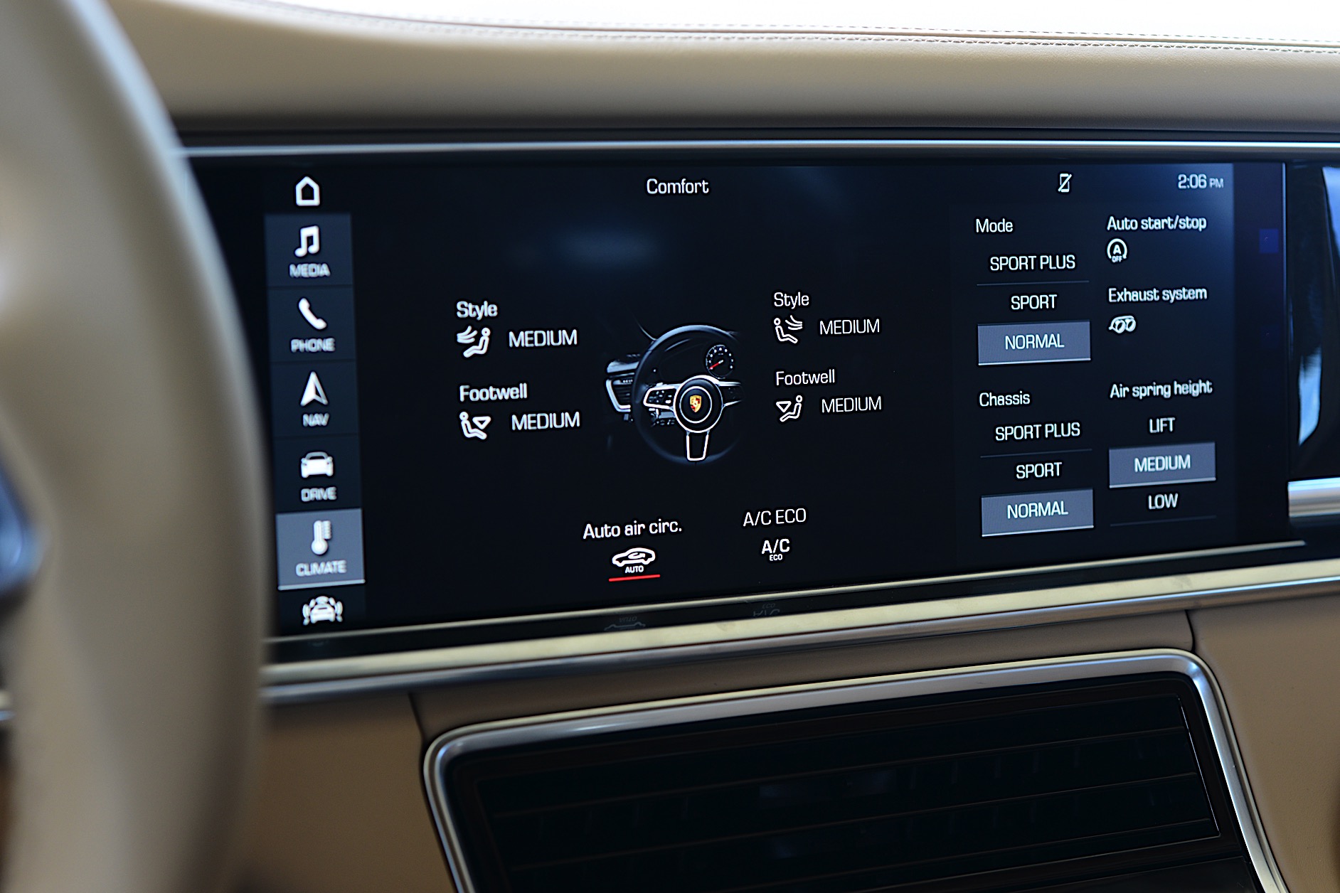  Central multimídia tem tela de 12,3"