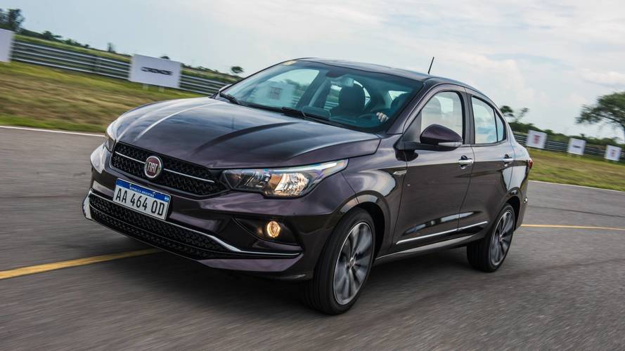  Fiat Cronos com a placa Mercosul, mas da Argentina.