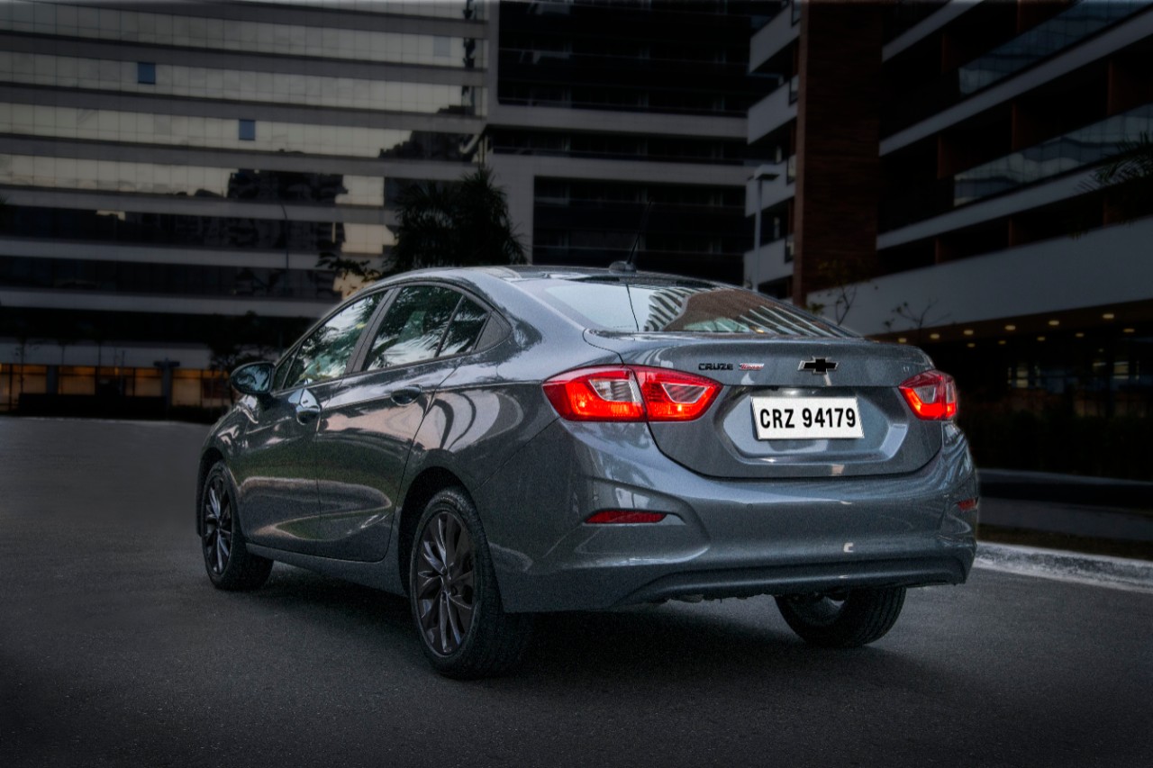  Chevrolet Cruze Black Bow Tie traz detalhes escurecidos