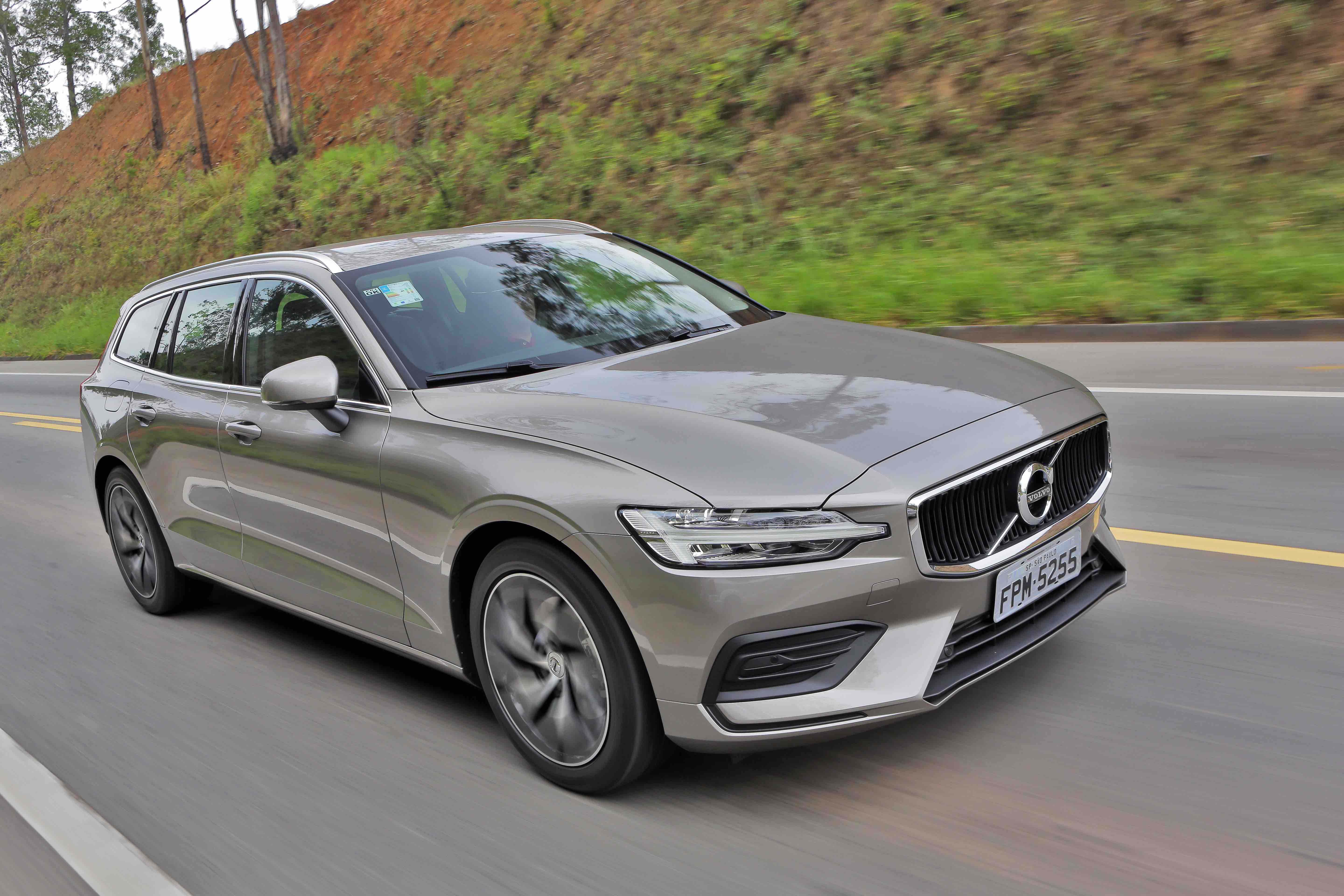 Volvo V60 T5 Momentum 2019