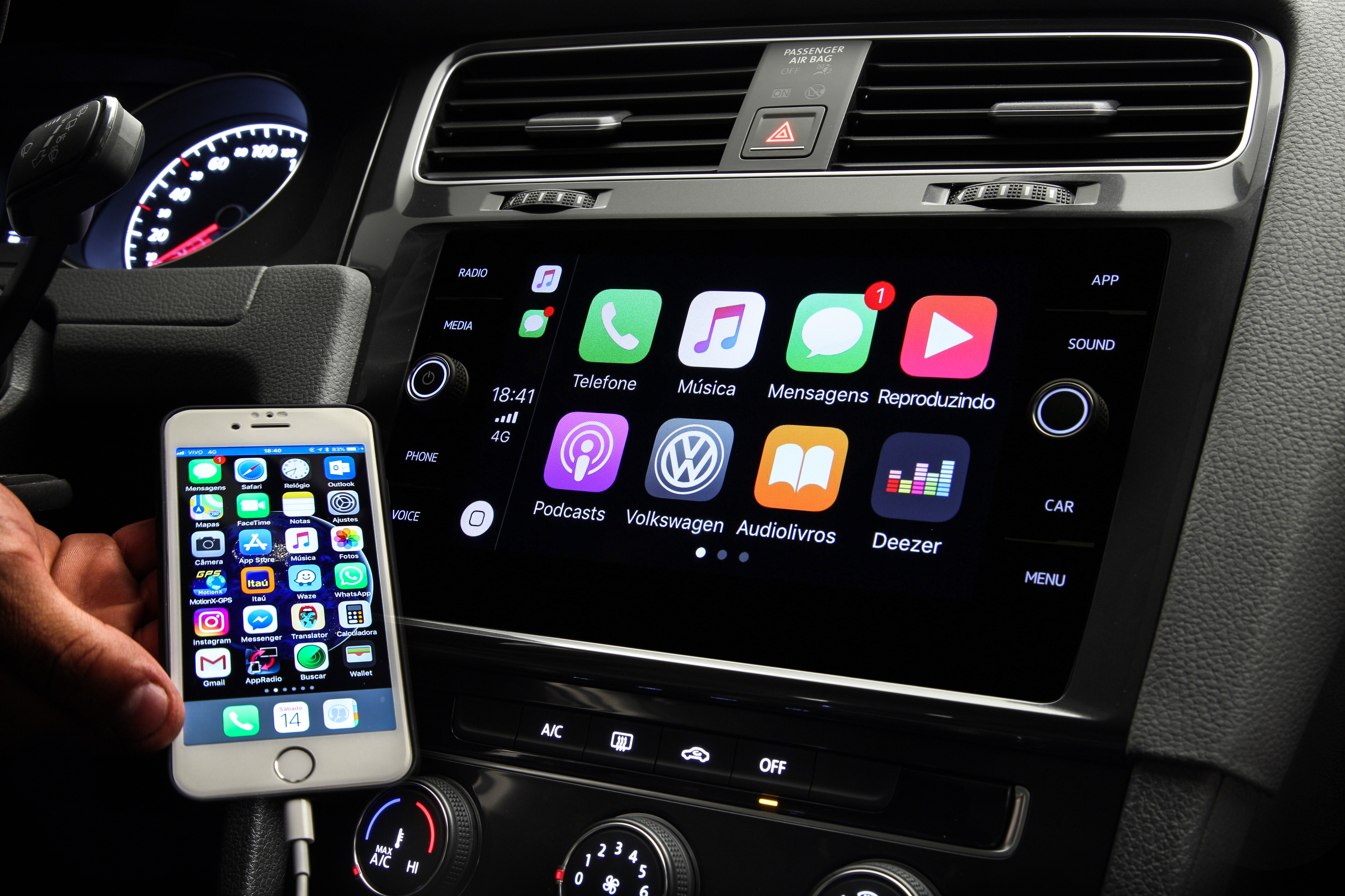  Volkswagen Golf Comfortline é equipado com central de infotainment Composition Media, compatível com Android Auto e Apple carPlay