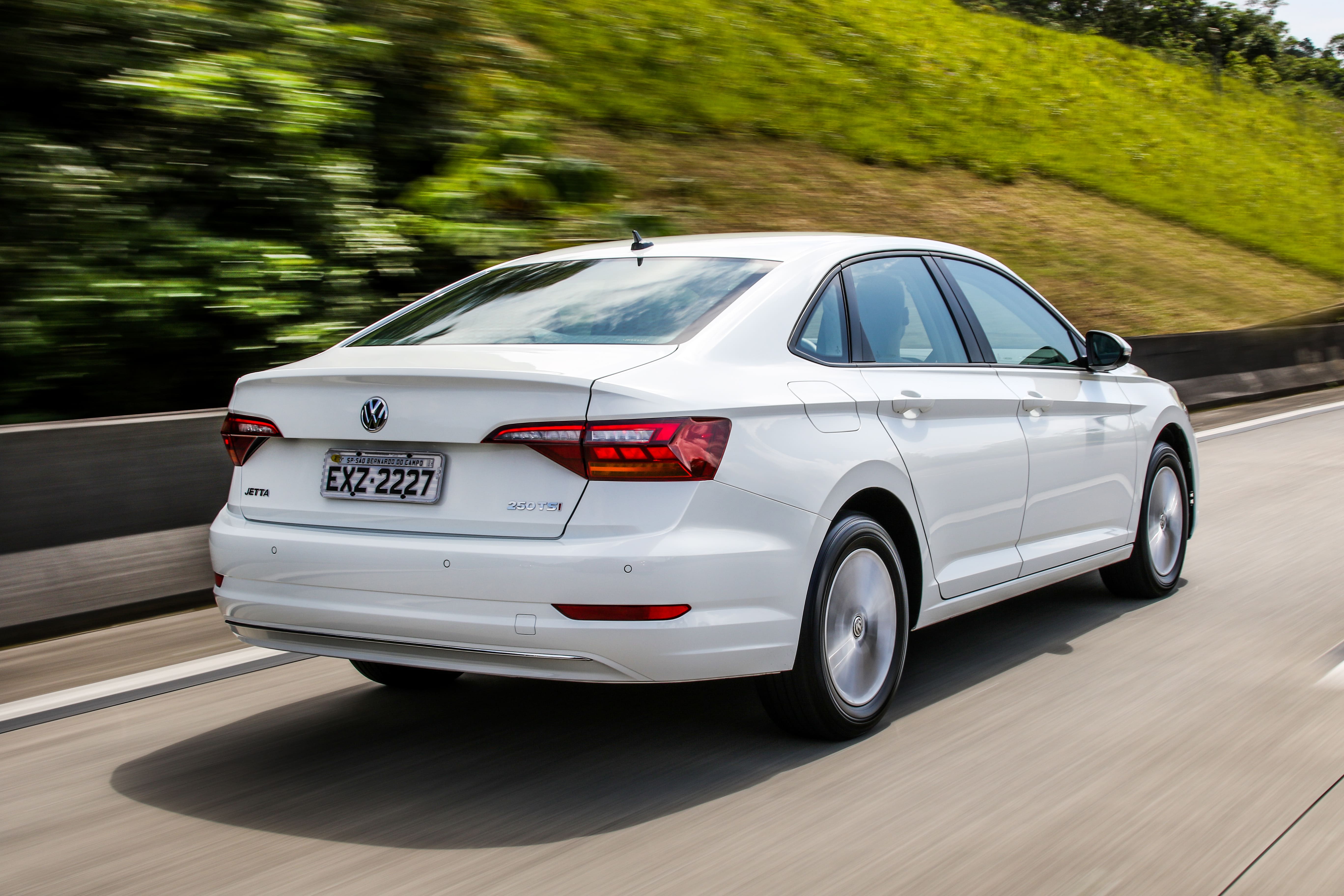  Sedã mantém design das demais versões