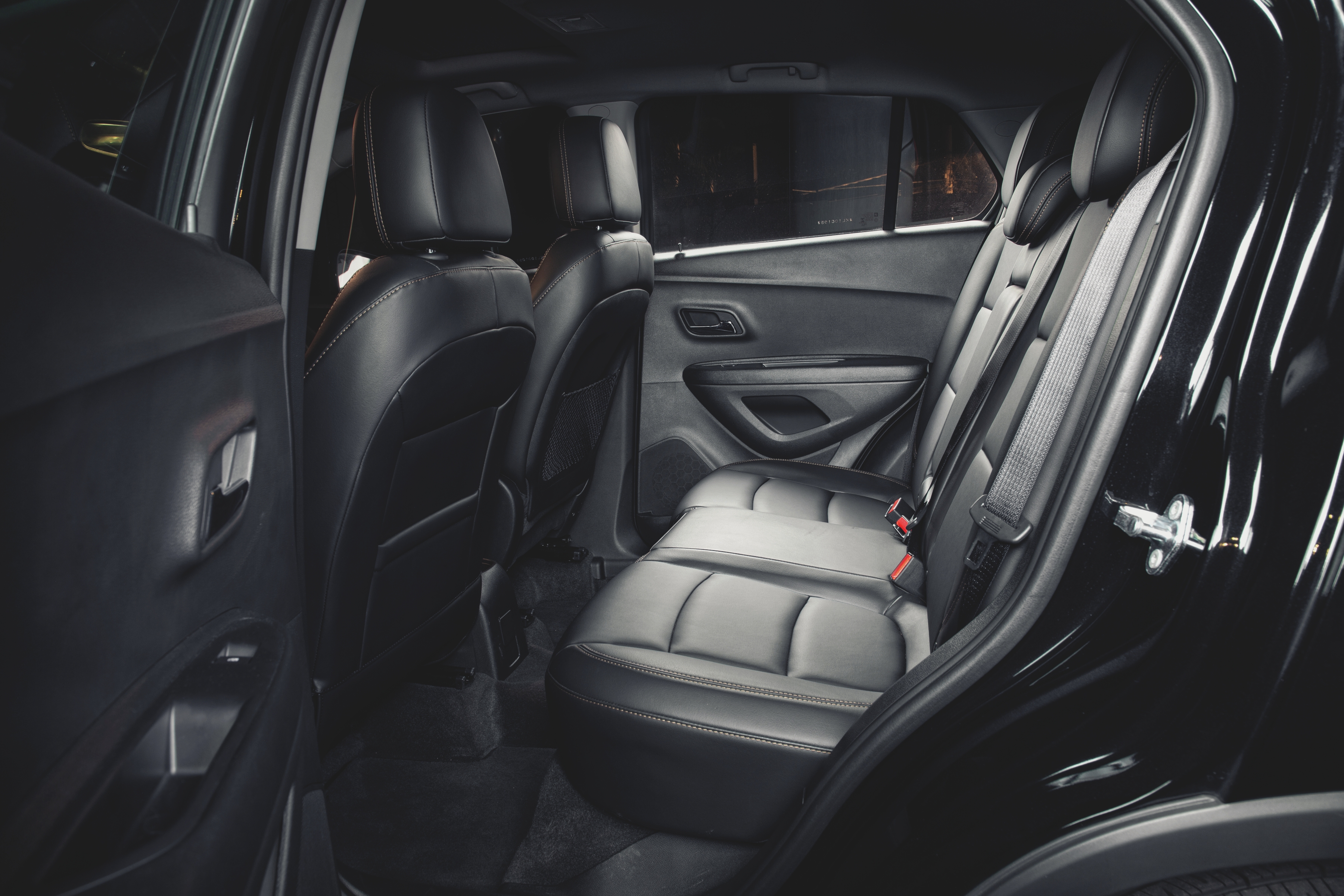  Chevrolet Tracker Midnight tem espaço interno apenas ok; porta-malas fica devendo até para alguns hatches médios