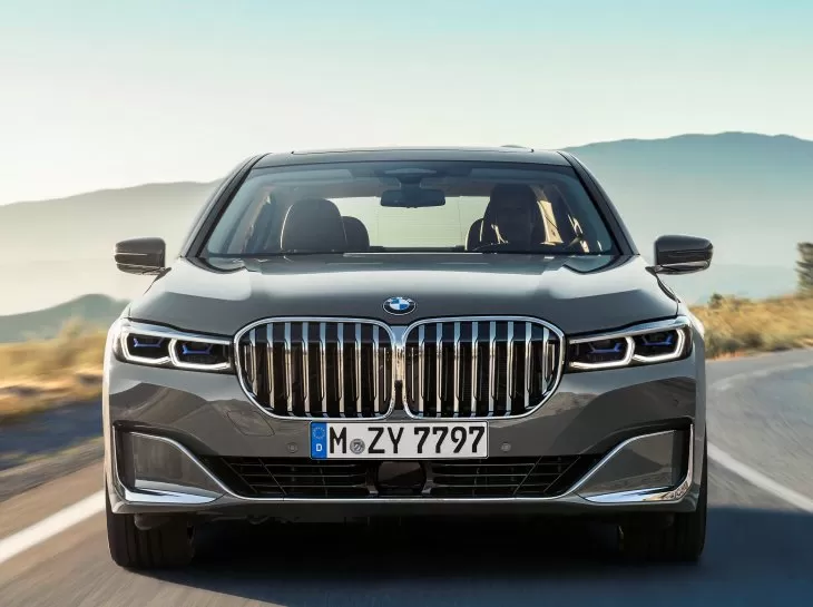 BMW Série 7 estreia na China com grade generosa